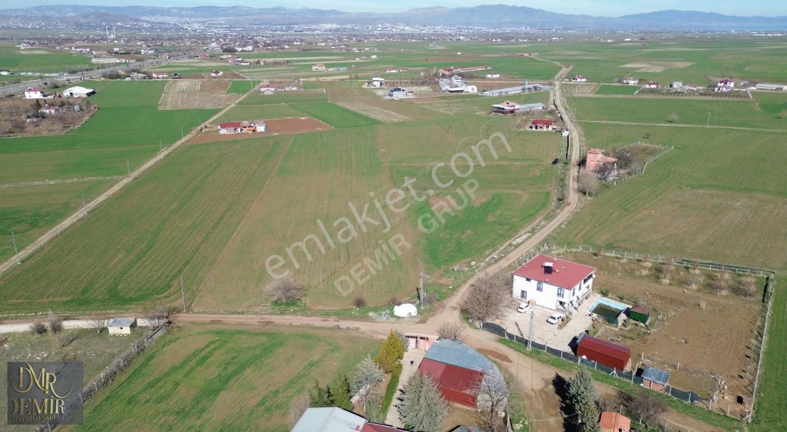 Germili'de Ana Yola Yakın 3027m² Yatırımlık Tarla - Görsel 2