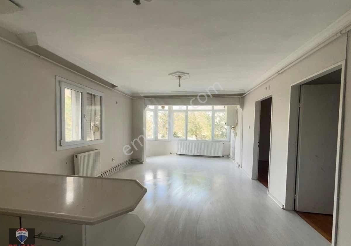 Bornova Evka 4 'te Asansörlü Doğalgazlı Kıralık 2+1 Daıre - Görsel 18