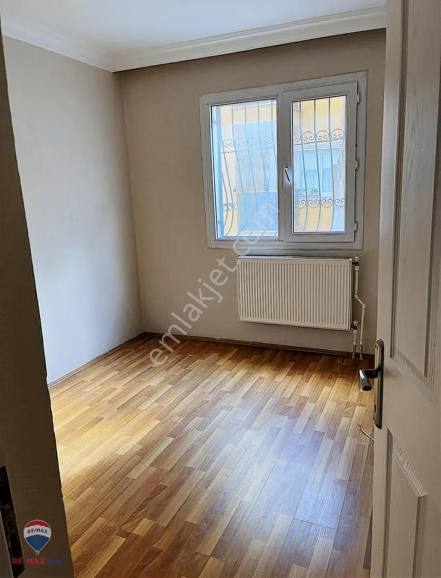 32 Bayraklı Adalet Mahallesi'nde Geniş 3+1 Kiralık Daire - Görsel 5