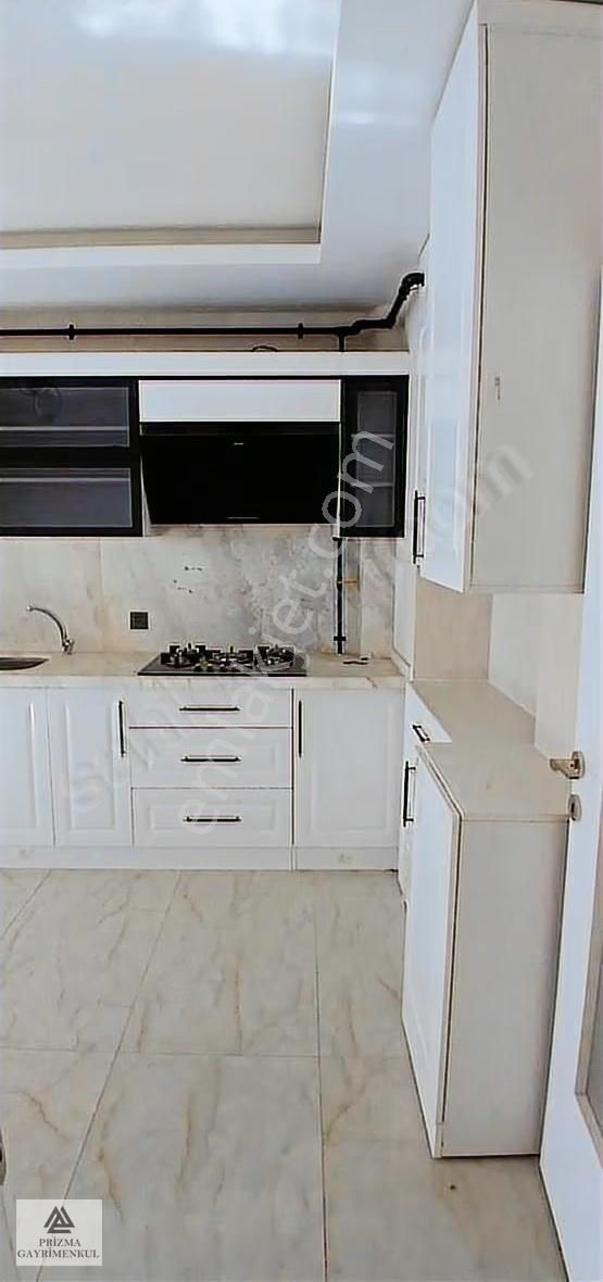 Ahmet Özcan Caddesinde Kiralık 4+1 Daire Sıfır Arakat