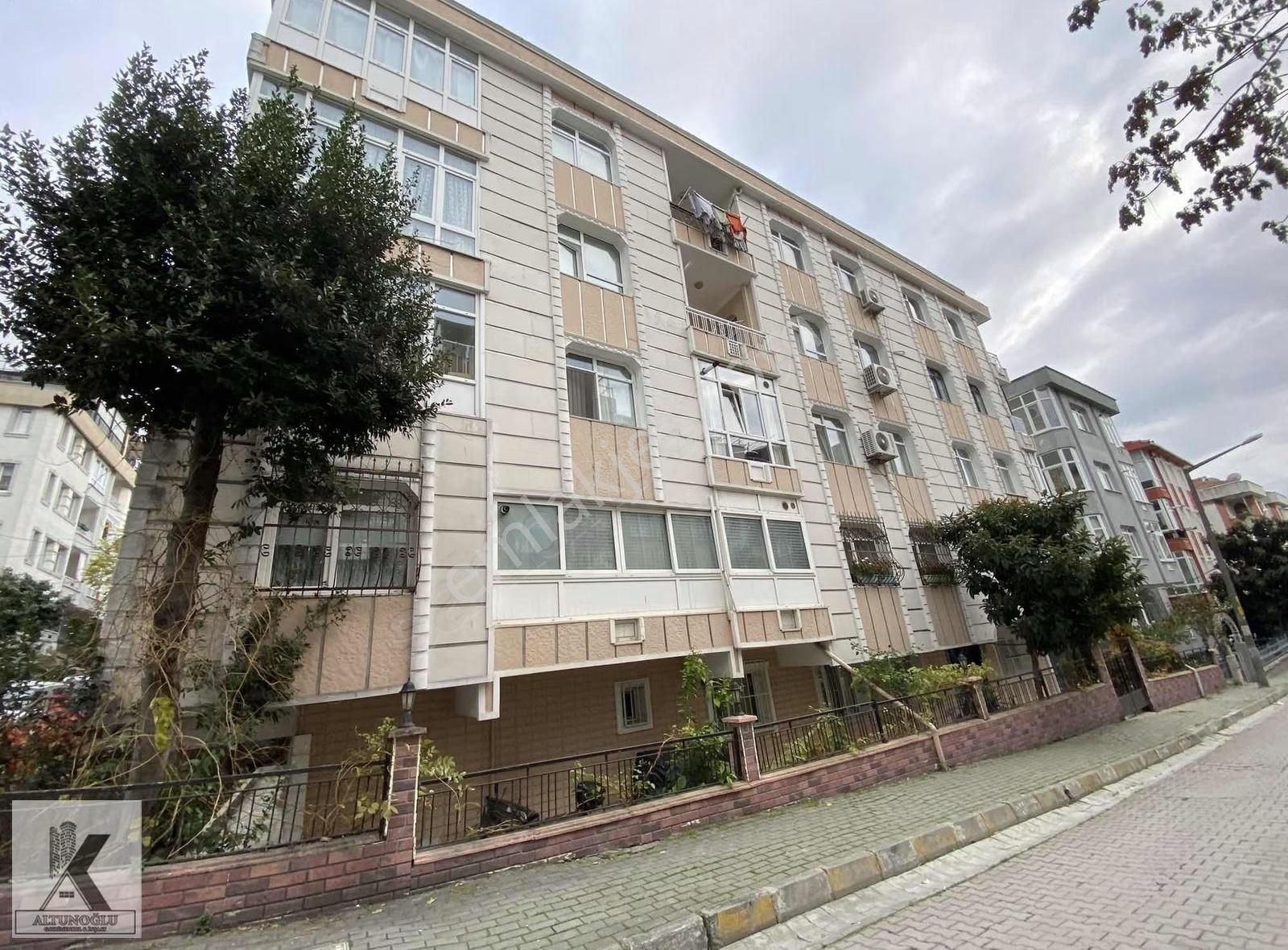 Merkezde 3+1 165m2 Oturuma Yatırıma Uygun Satılık Ara Kat