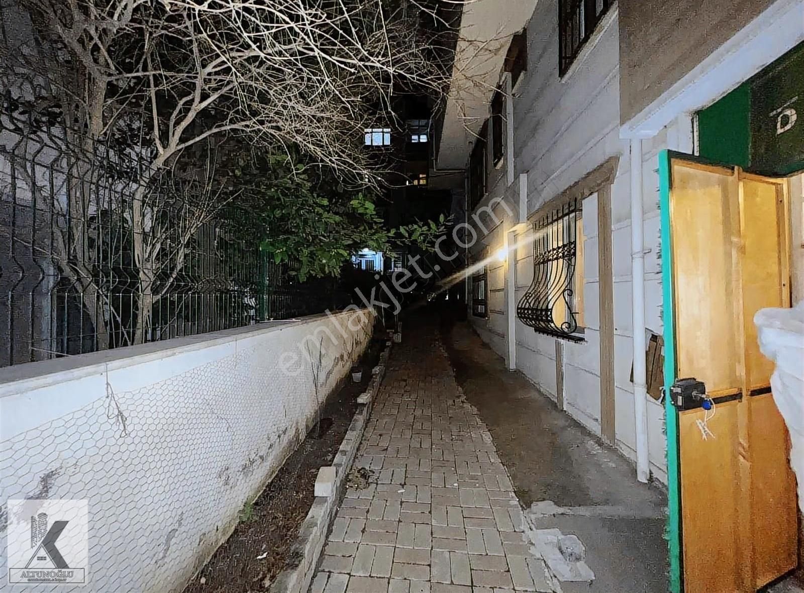 Cihangir Mah.e-5 Metrobüs Cadde Üzerinde 1+1 65m2 Daire - Görsel 5