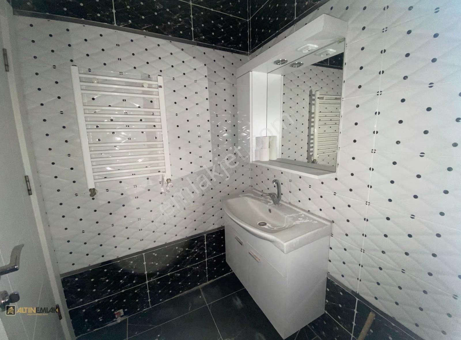 Şehit Ali Karahan Caddesi -köşe Binada- Asansörlü Kilerli 2+1 - Görsel 20