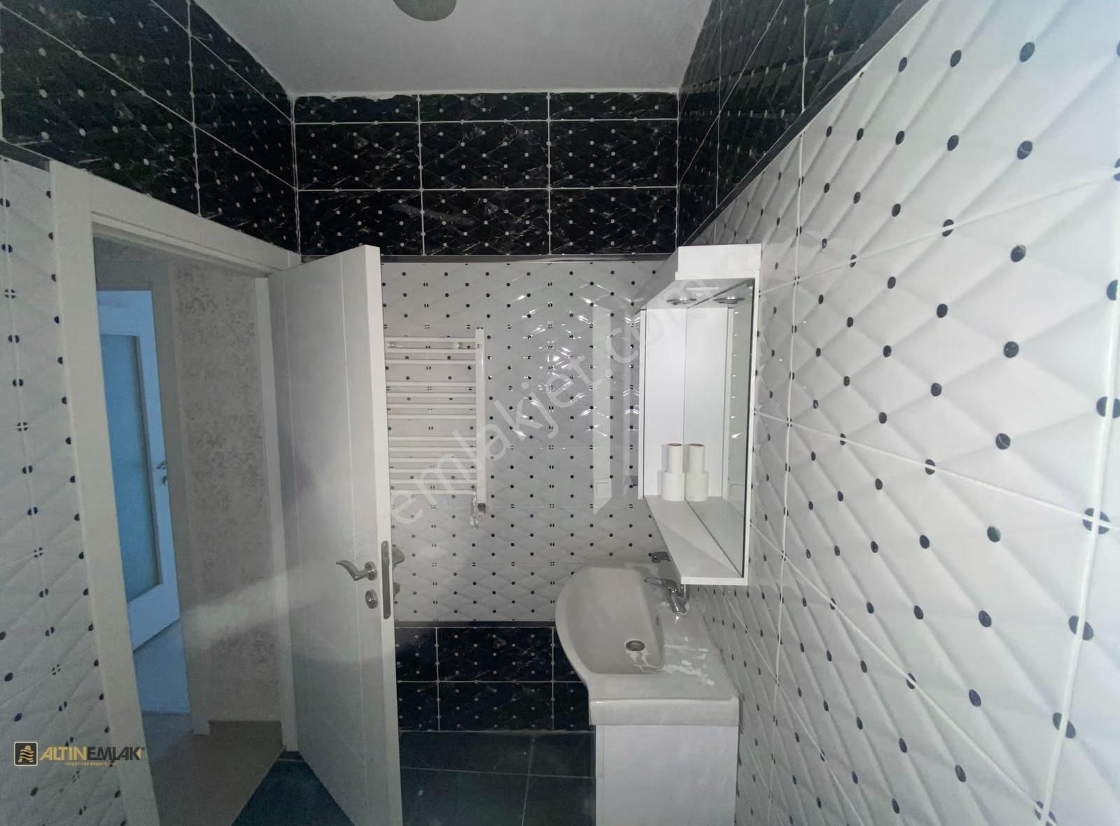 Şehit Ali Karahan Caddesi -köşe Binada- Asansörlü Kilerli 2+1 - Görsel 4