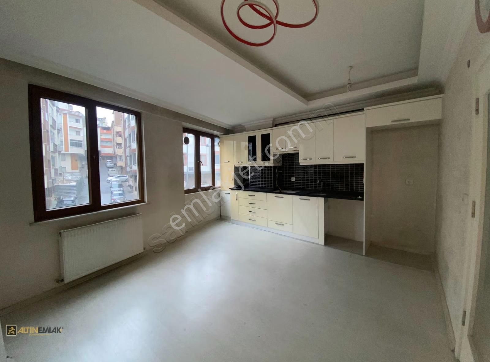 Şehit Ali Karahan Caddesi -köşe Binada- Asansörlü Kilerli 2+1