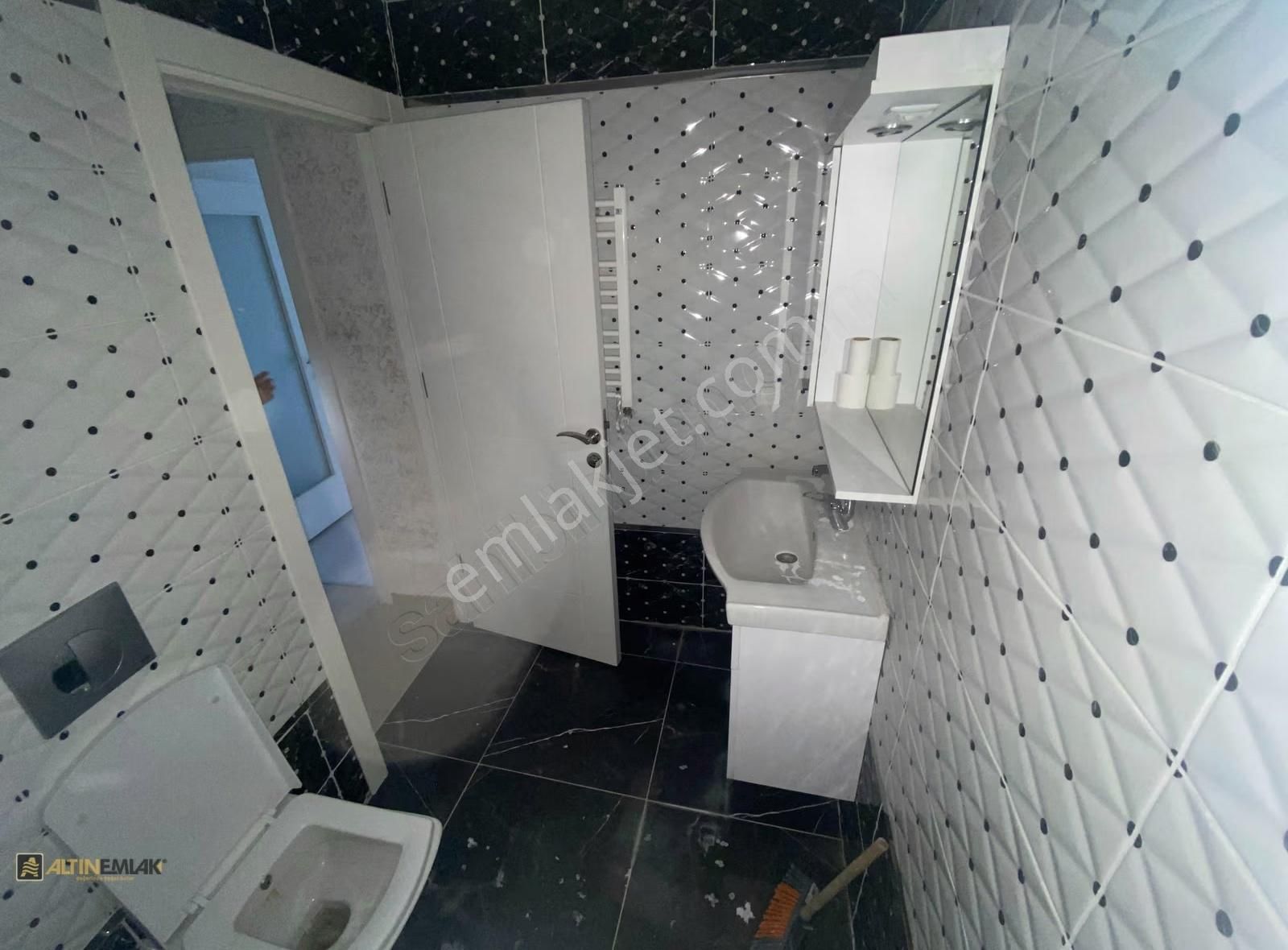 Şehit Ali Karahan Caddesi -köşe Binada- Asansörlü Kilerli 2+1 - Görsel 23