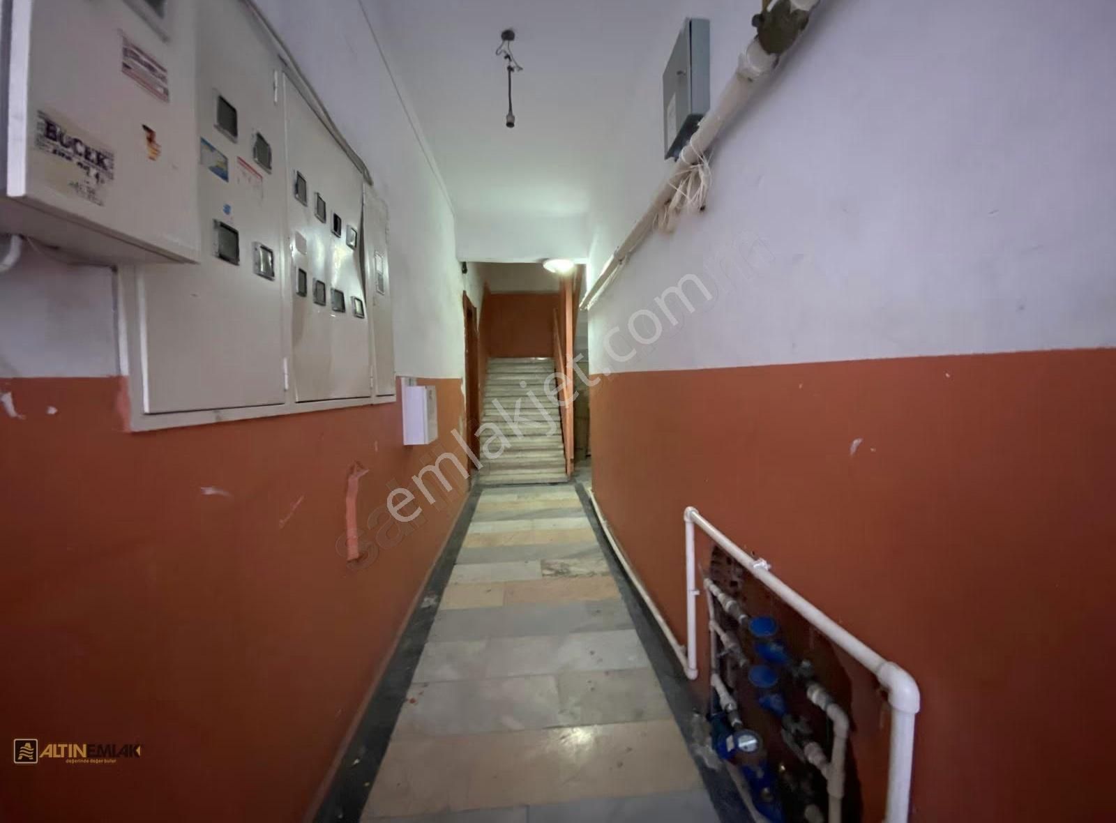 Küçükçekmece Mehmet Akif Mah. Merkezi Konumda Satılık 2+1 Daire - Görsel 7