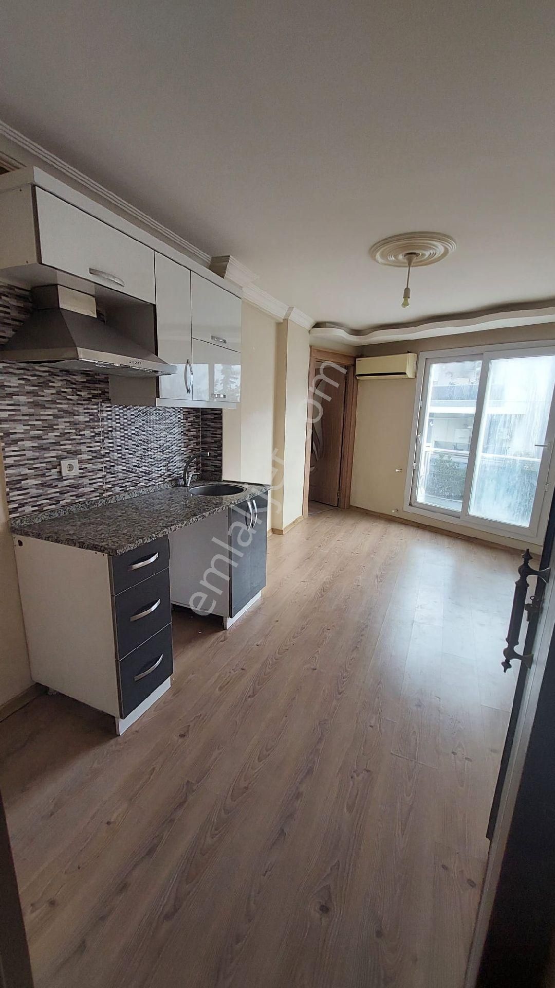 Buca Kuruçeşme 1+1 Ara Kat Balkonlu