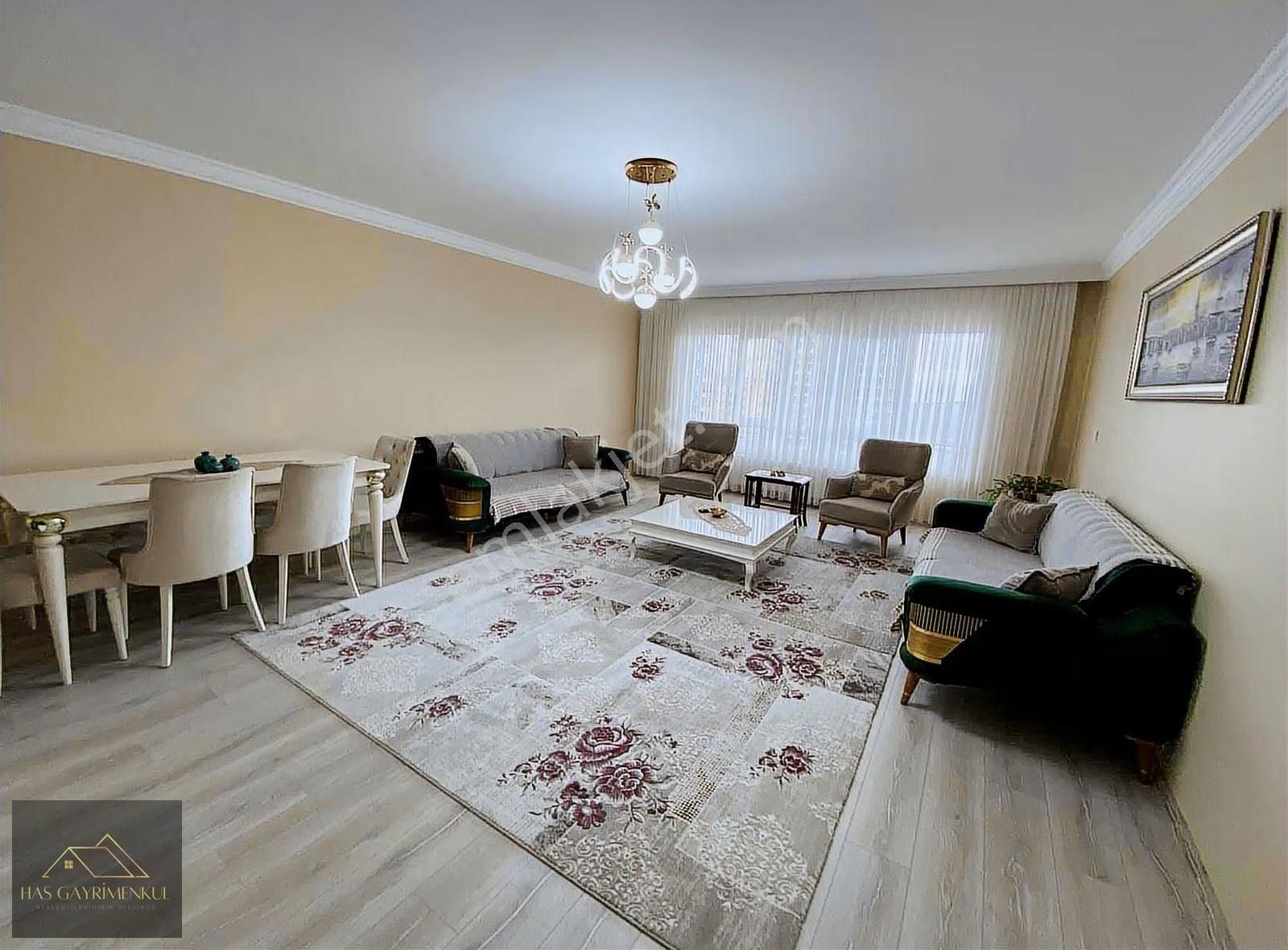 Has Gayrimenkul'den 3+1 140m2 Ebeveyn Banyolu Sitede Daire