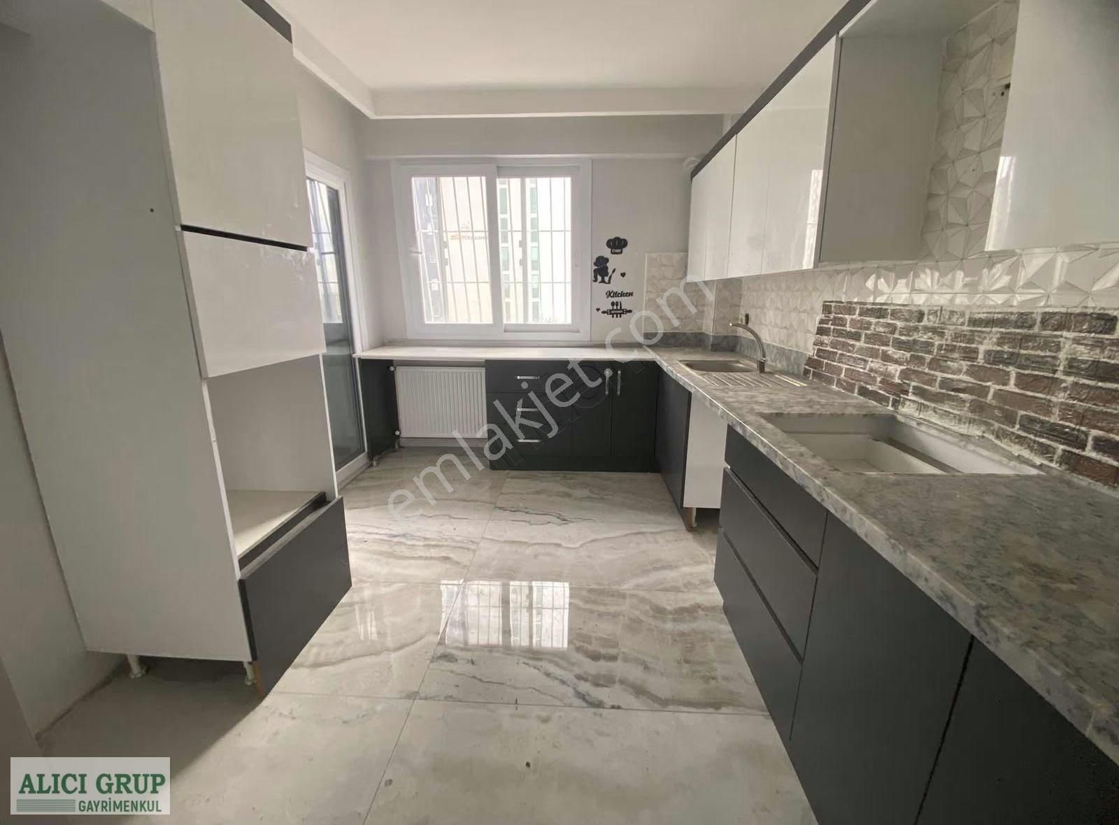 Geniş-doğalgazlı 3+1 Kapalı Mutfak-havuzlu Site İçerisinde