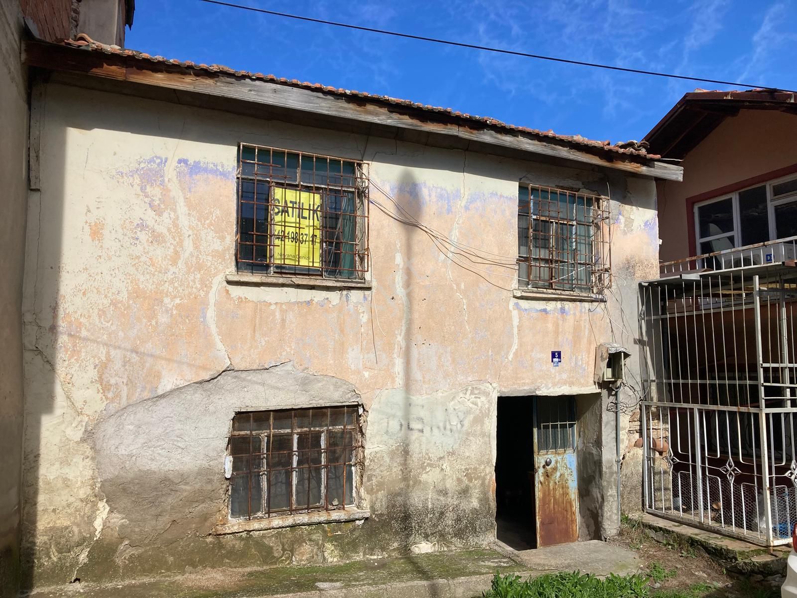 Aydın Karacasu Çarşıya Çok Yakın Satılık Müstakil Ev