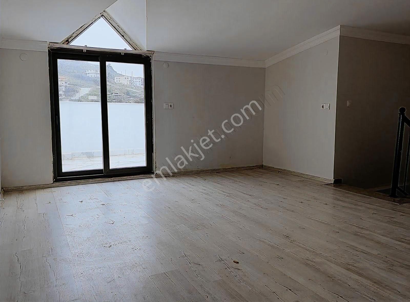 Foça Haciveli'de Tam Merkezde Asansörlü 2+1 Dubleks Daire - Görsel 9