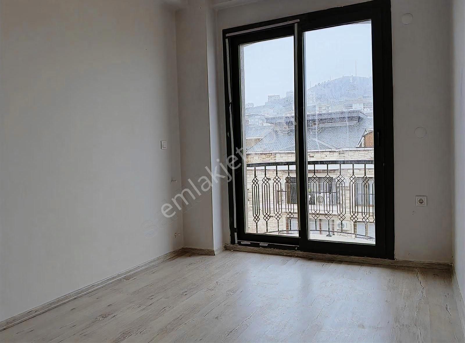 Foça Haciveli'de Tam Merkezde Asansörlü 2+1 Dubleks Daire - Görsel 7