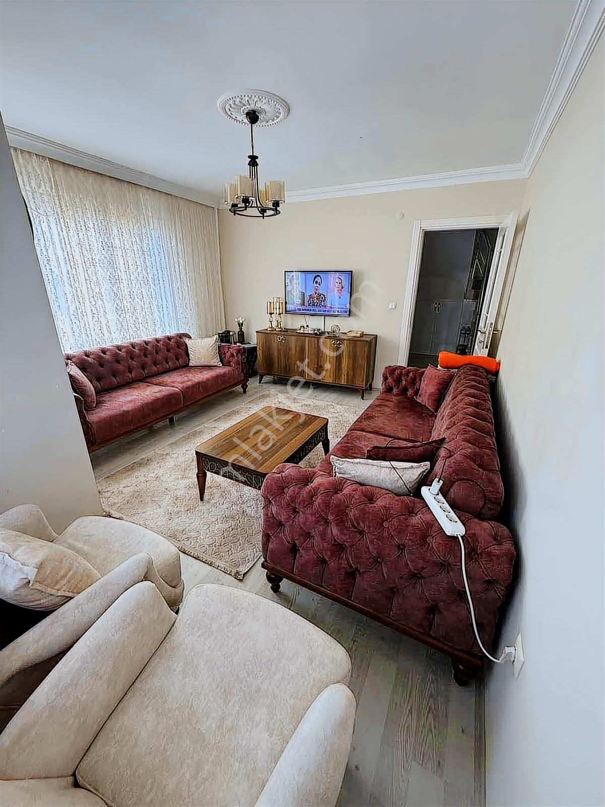 Adem Kapalı Pazarına Yakın Asansör Lü 4+1 Üst Dubleksimiz