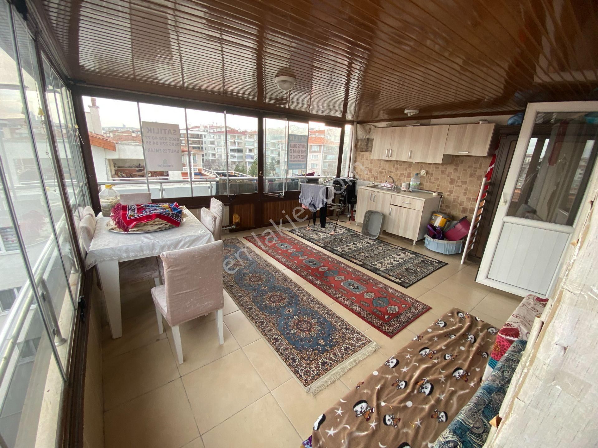 Elvanda Satılık 3+1 Teras Asansörlü Güneş İçinde - Görsel 5