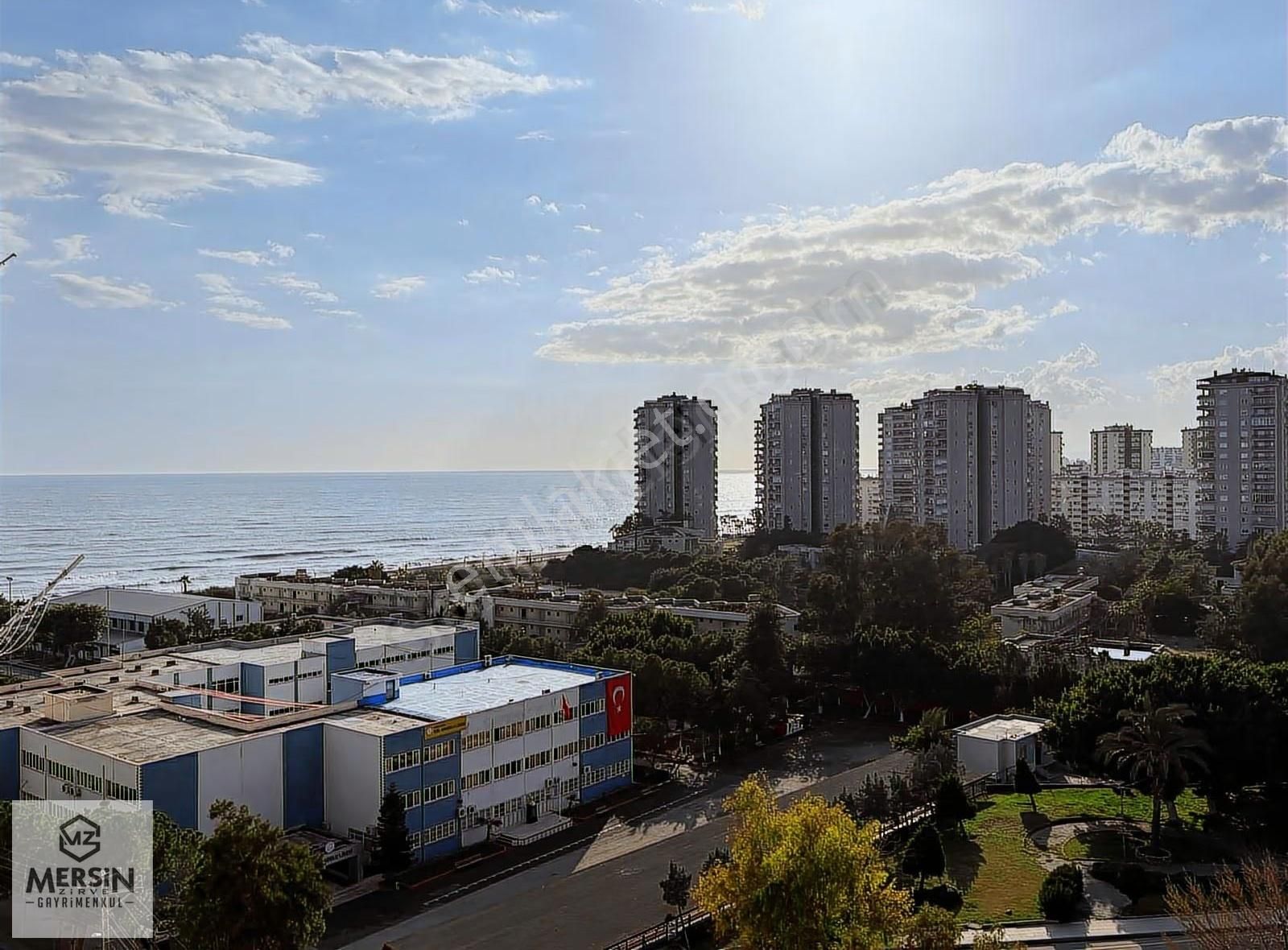 Mezitli Adonis Sitesi'nde Deniz Manzaralı Satılık 3+1 Daire