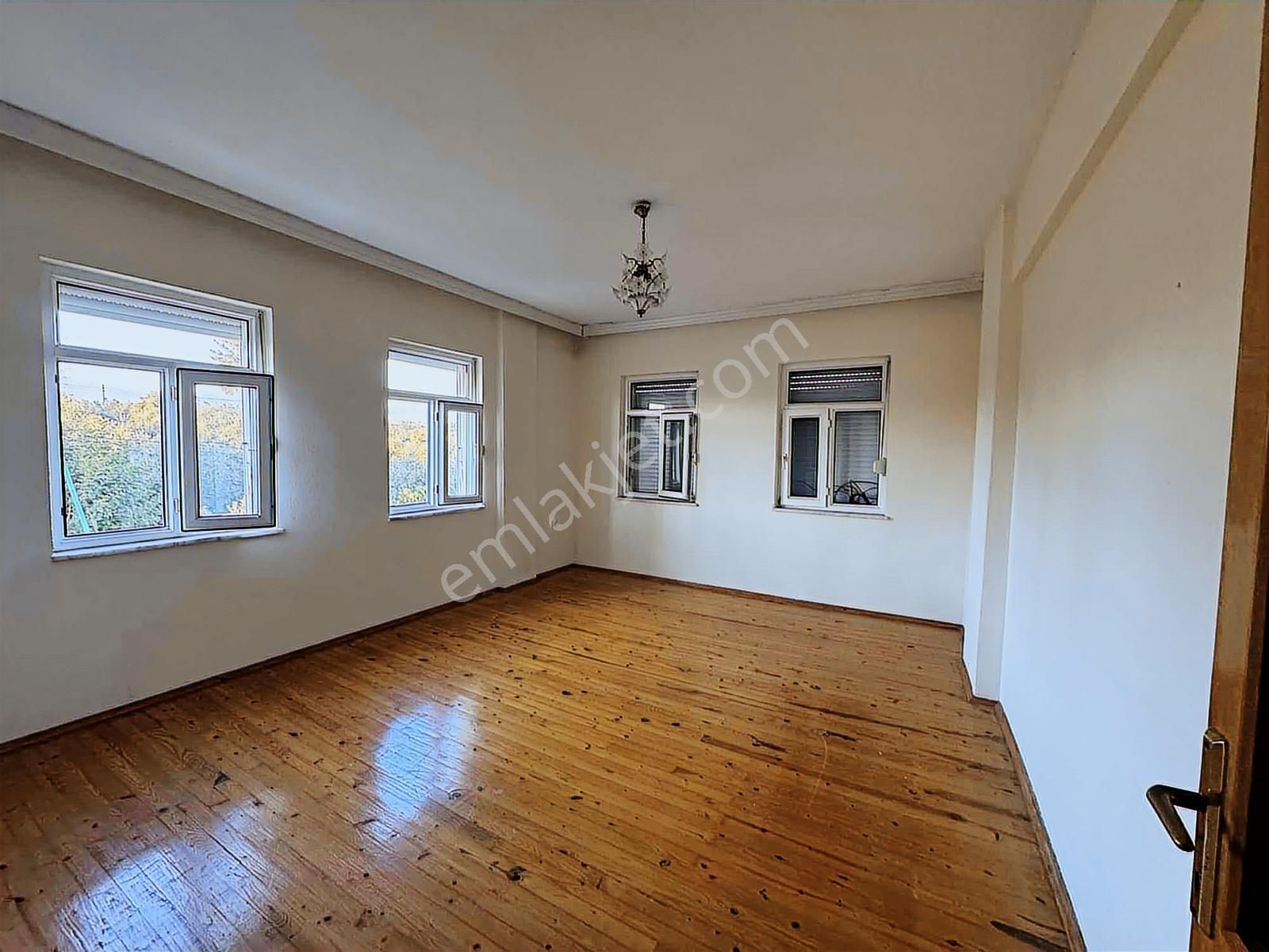 Metrekare Emlak'tan Çeltikçi'de 4+1 Kiralık Daire