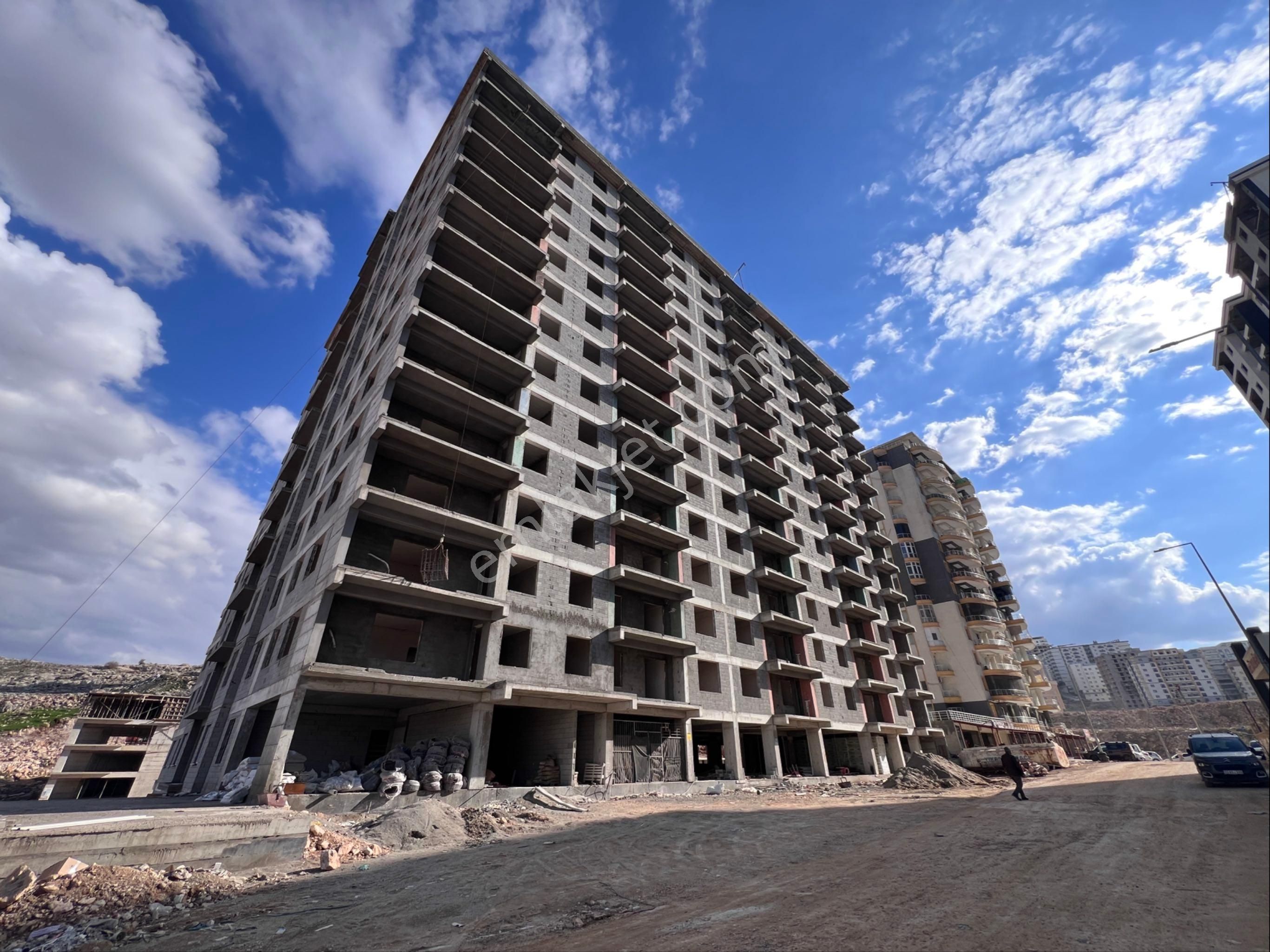 Murat Emlaktan Gelişen Bölgede Siteli Ara Kat 2+1 Dairemiz Satılıktır