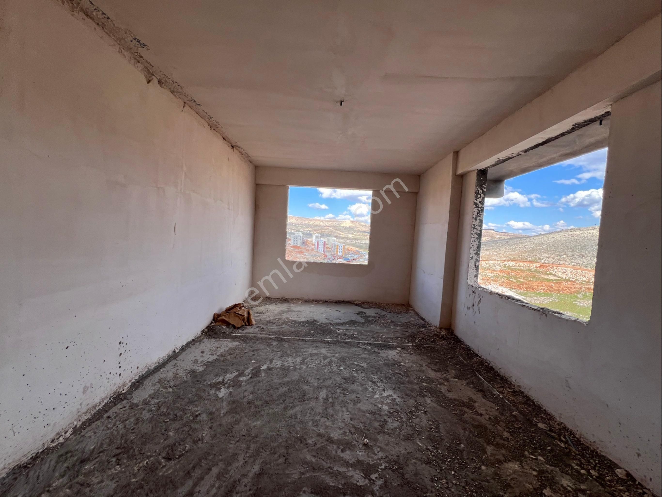 Murat Emlaktan Gelişen Bölgede Siteli Ara Kat 2+1 Dairemiz Satılıktır - Görsel 3