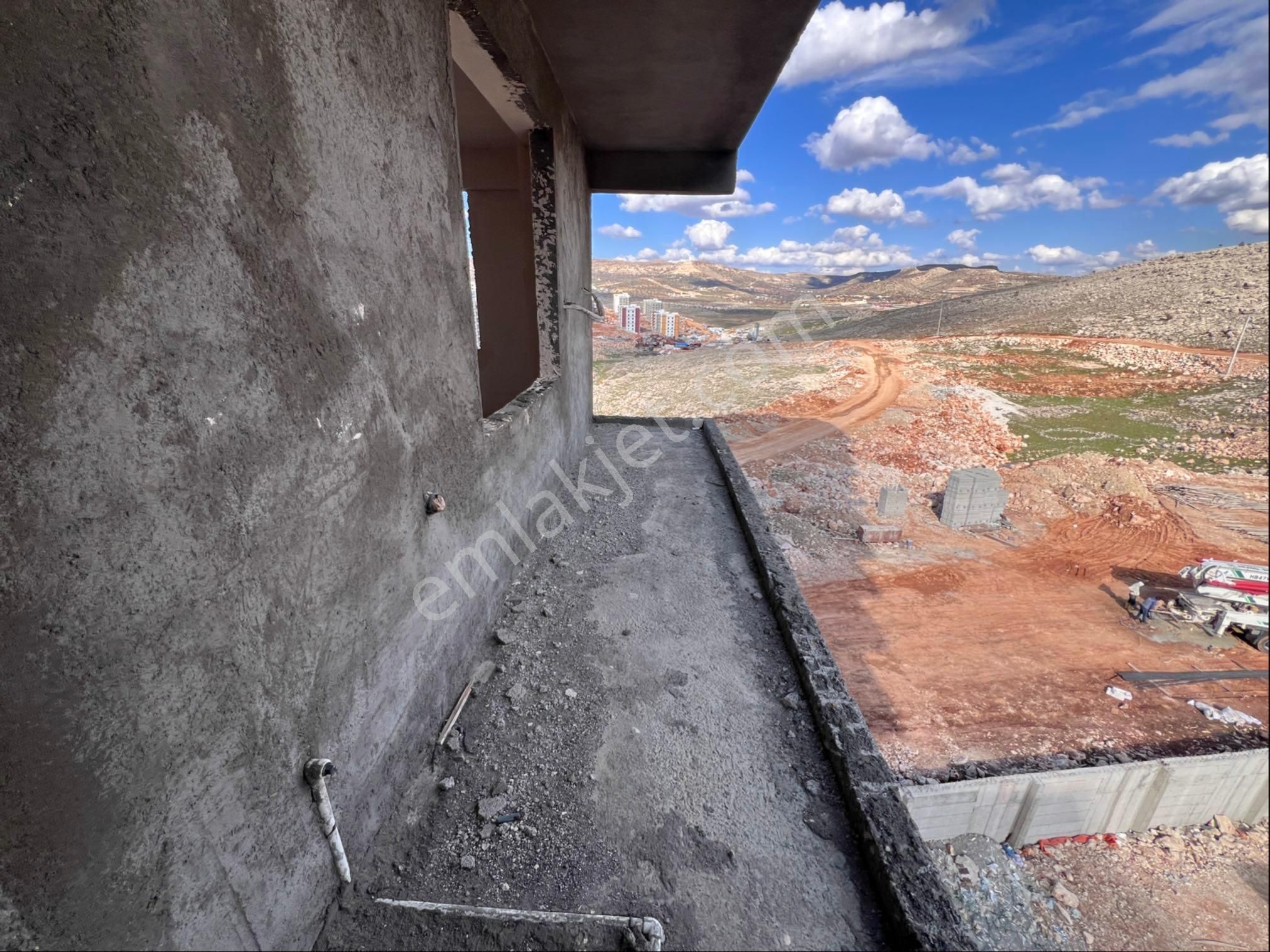 Murat Emlaktan Gelişen Bölgede Siteli Ara Kat 2+1 Dairemiz Satılıktır - Görsel 8