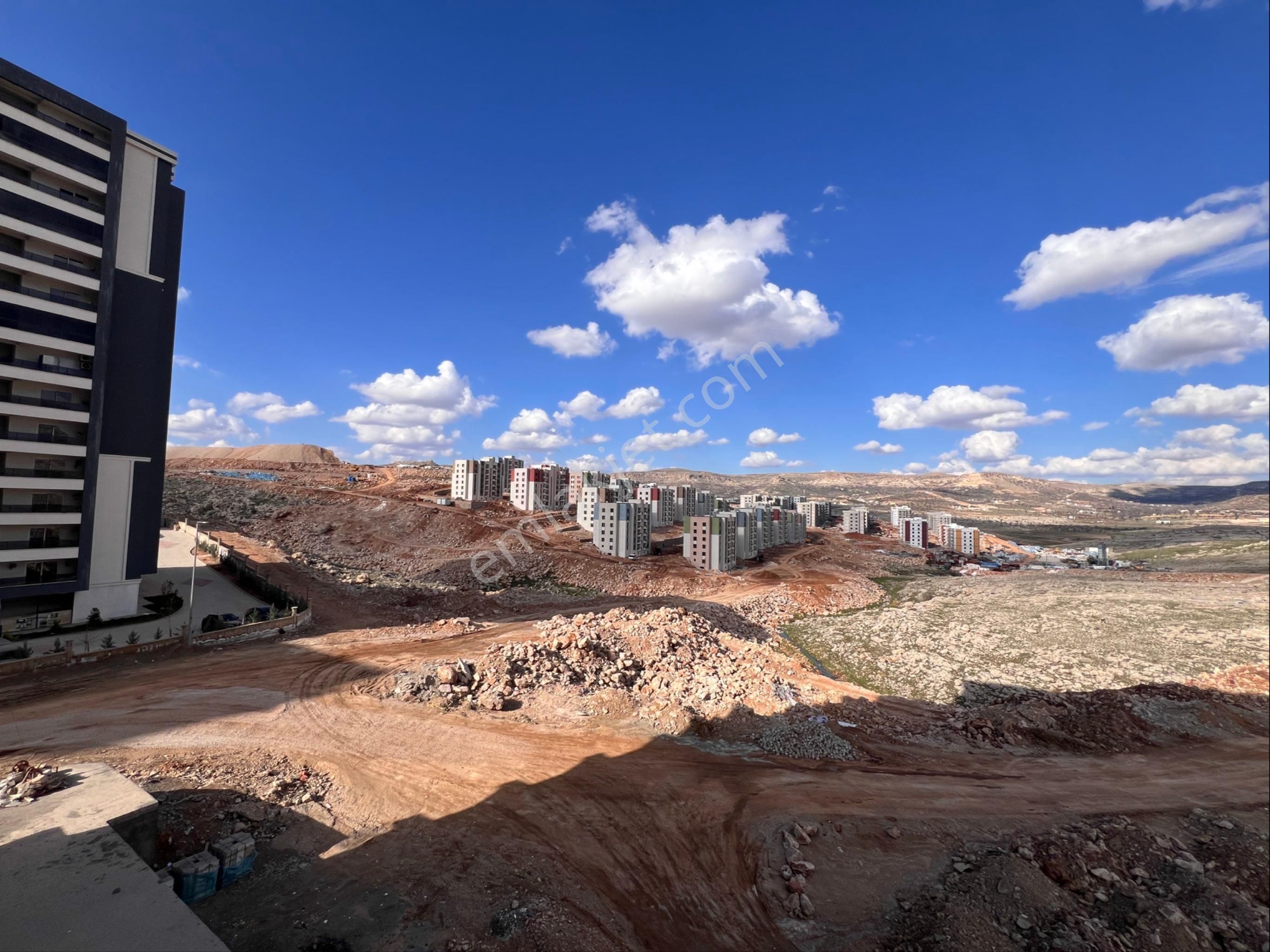 Murat Emlaktan Gelişen Bölgede Siteli Ara Kat 2+1 Dairemiz Satılıktır - Görsel 12