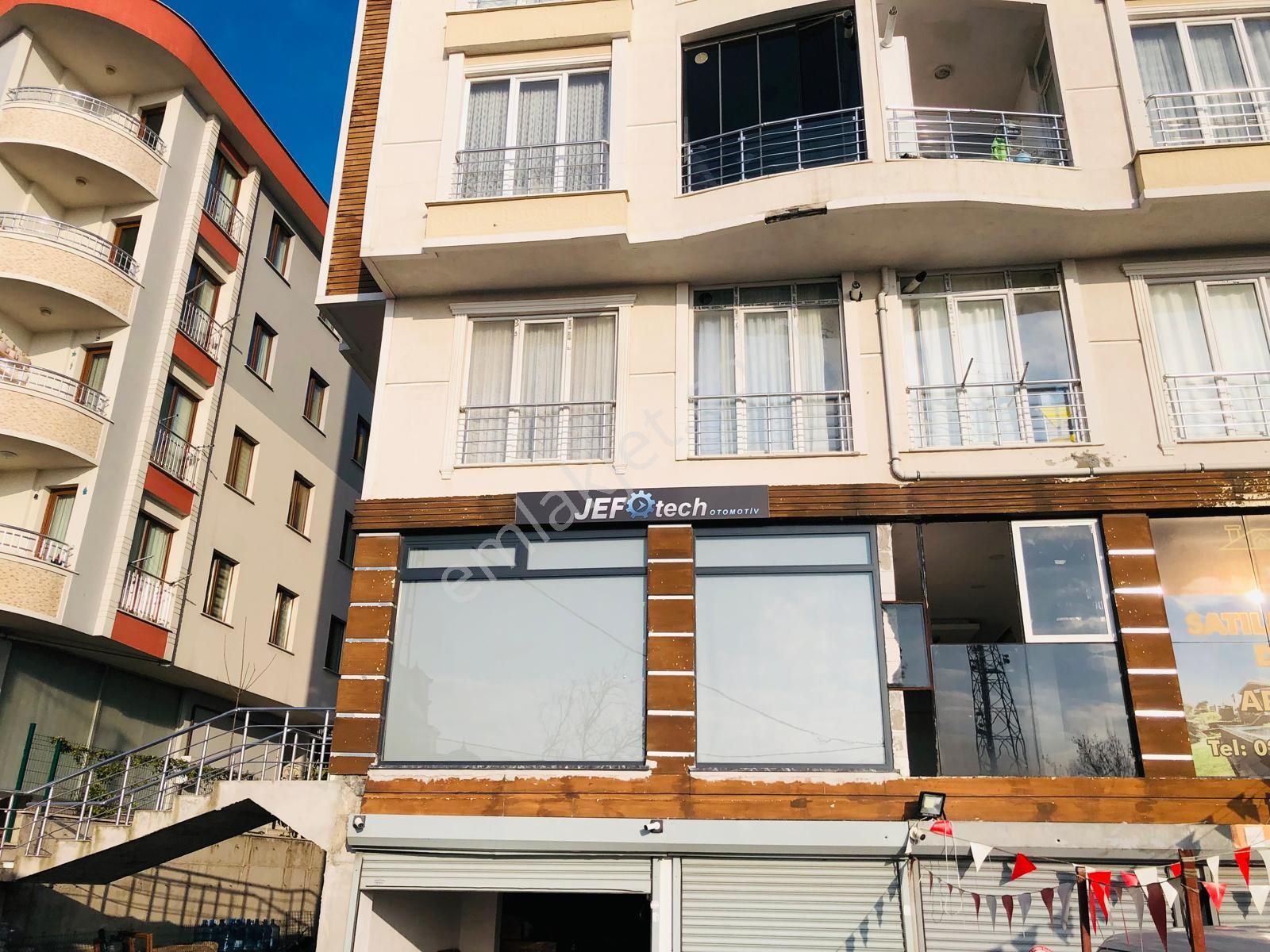 Beylikdüzü Adnan Kahvecide Cadde Üstü Kiralık Dükkan