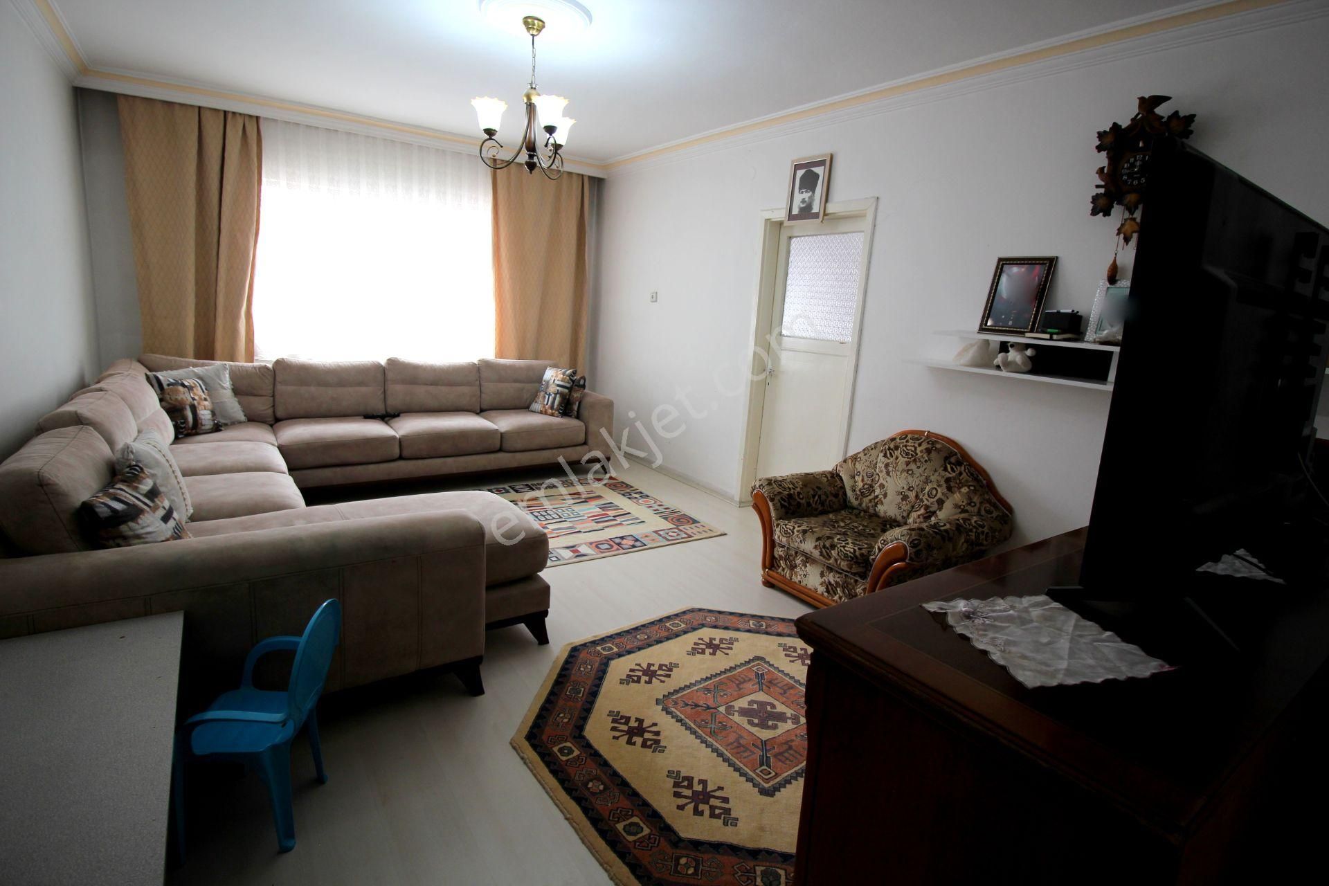 Emre Emlak'tan Akşemsettin'de Katta Ön Cephe 3+1 Satılık Daire - Görsel 2