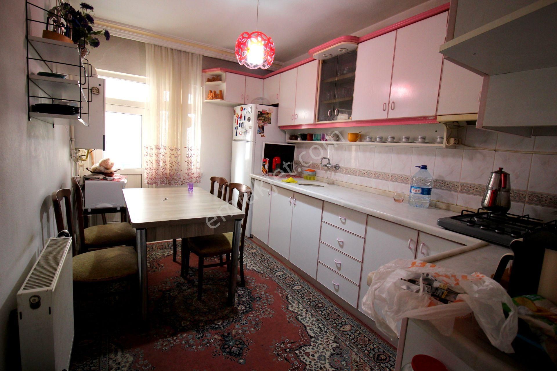 Emre Emlak'tan Akşemsettin'de Katta Ön Cephe 3+1 Satılık Daire - Görsel 6