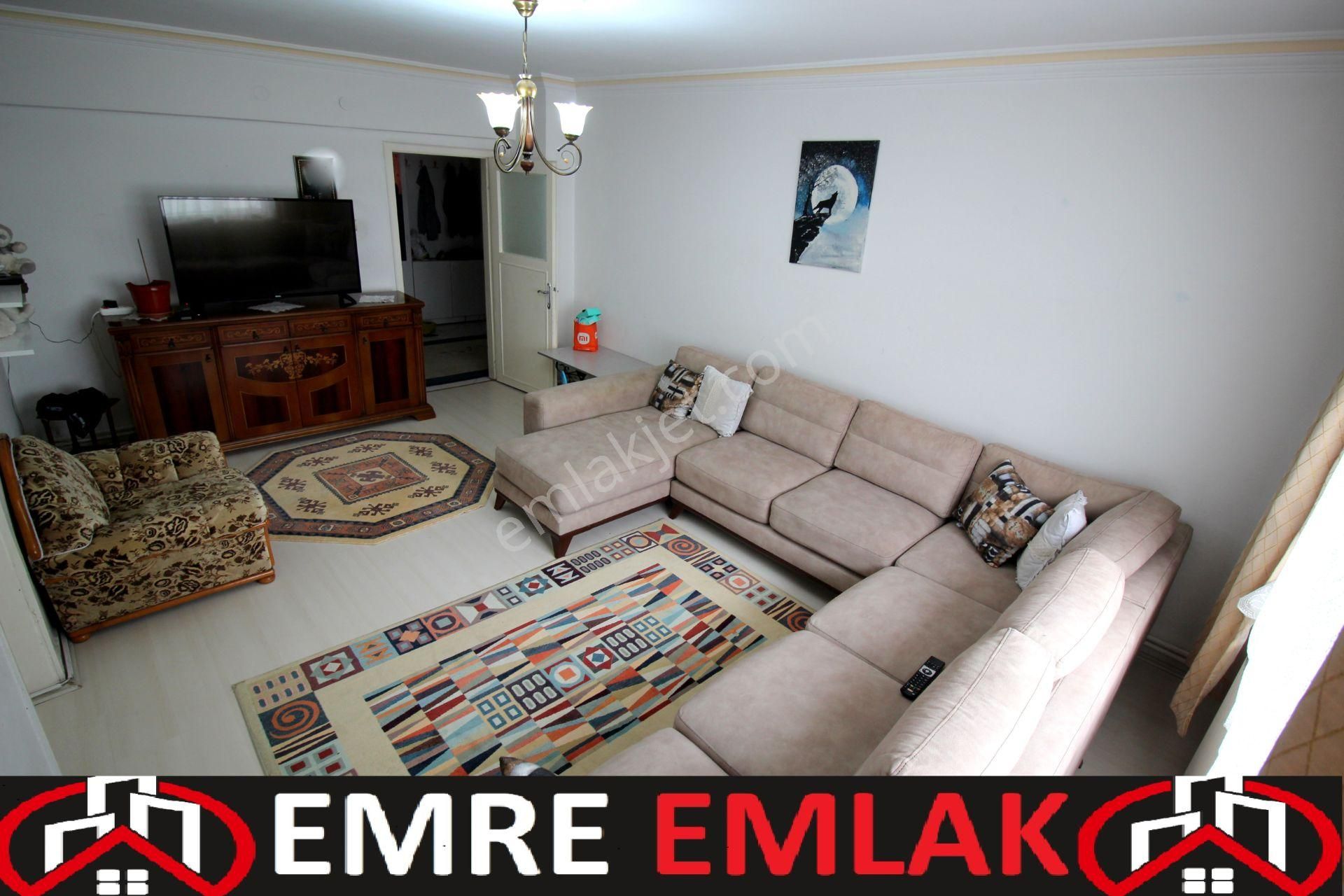 Emre Emlak'tan Akşemsettin'de Katta Ön Cephe 3+1 Satılık Daire