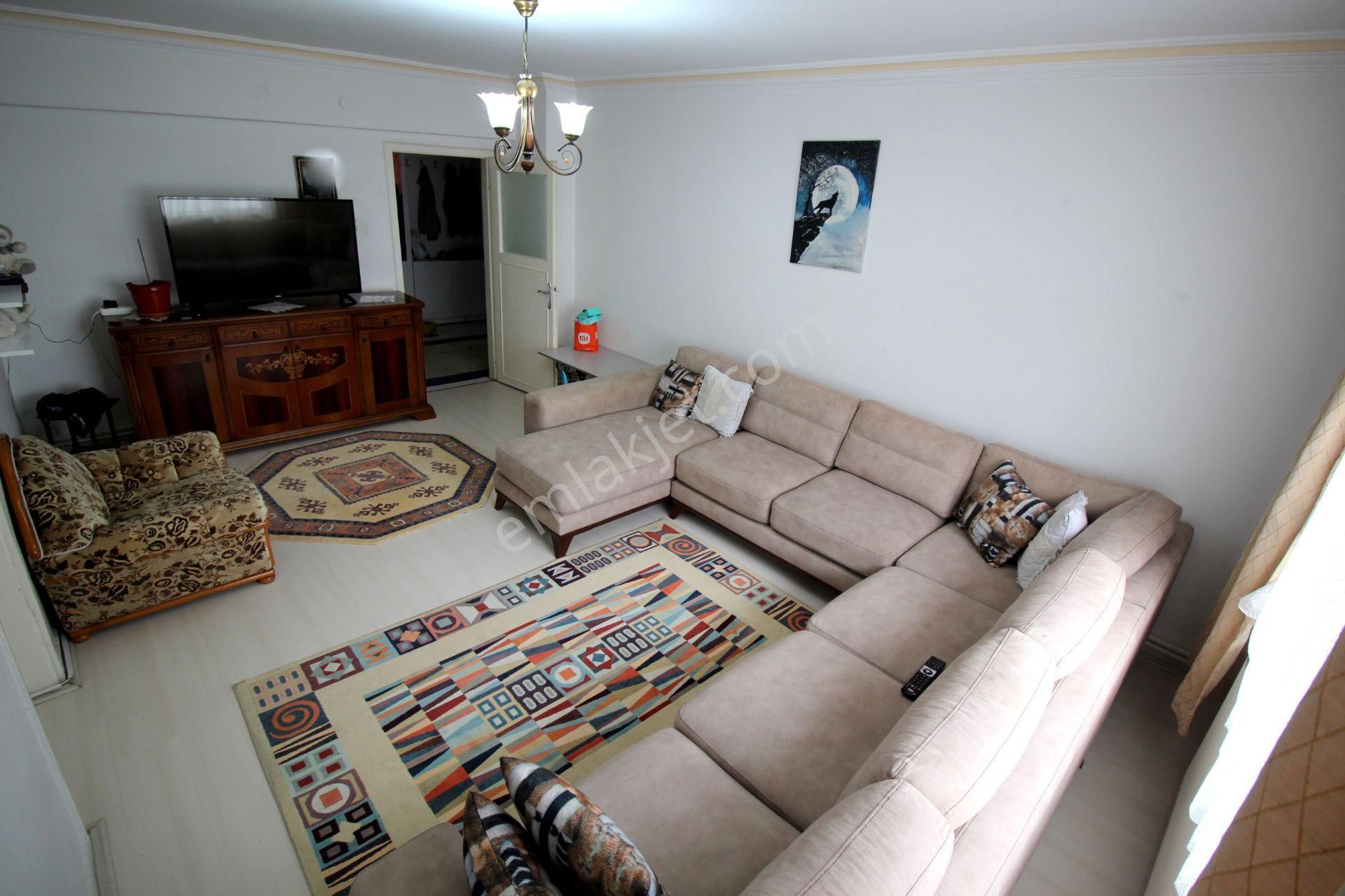 Emre Emlak'tan Akşemsettin'de Katta Ön Cephe 3+1 Satılık Daire - Görsel 4