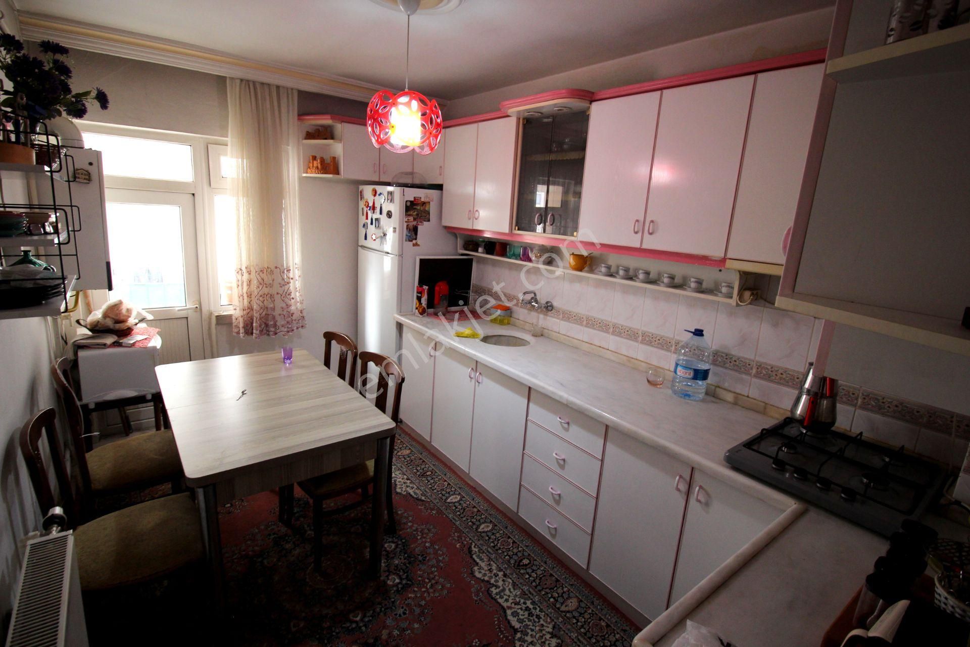 Emre Emlak'tan Akşemsettin'de Katta Ön Cephe 3+1 Satılık Daire - Görsel 13