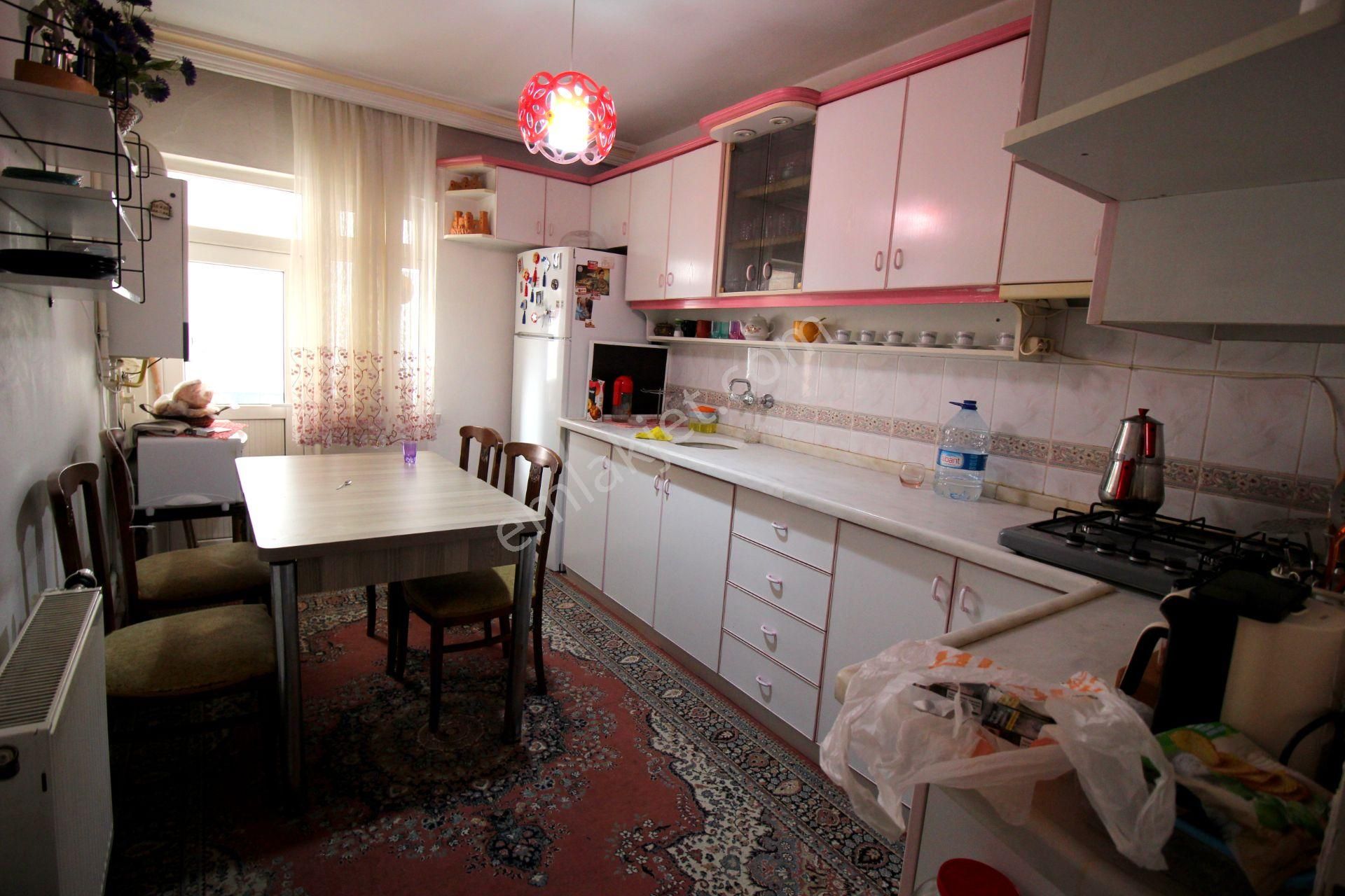 Emre Emlak'tan Akşemsettin'de Katta Ön Cephe 3+1 Satılık Daire - Görsel 7