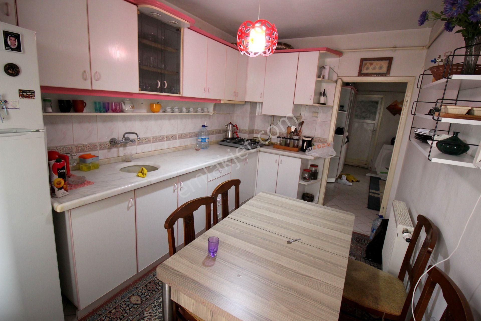 Emre Emlak'tan Akşemsettin'de Katta Ön Cephe 3+1 Satılık Daire - Görsel 8