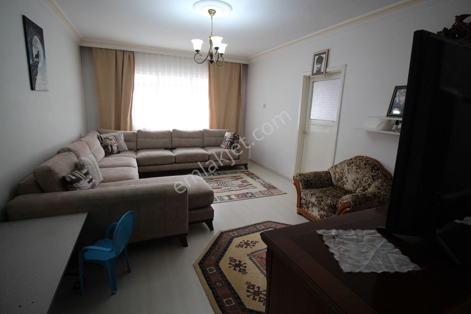 Emre Emlak'tan Akşemsettin'de Katta Ön Cephe 3+1 Satılık Daire - Görsel 3