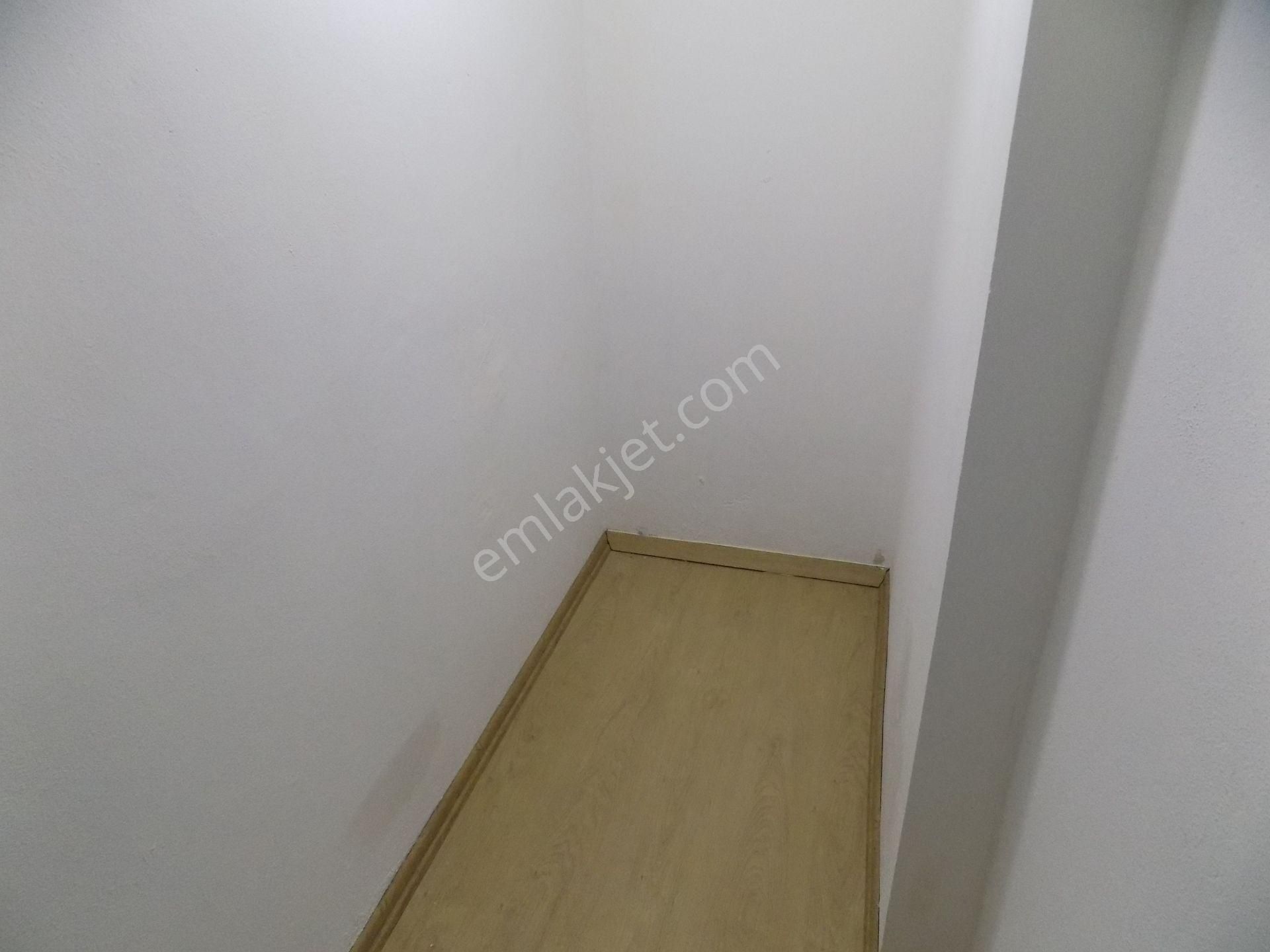 Cevızlı-atalar Marmaray Tekel Cd.yarı Zemın/2+1 70m2(yenılenmıs)kombılı - Görsel 14