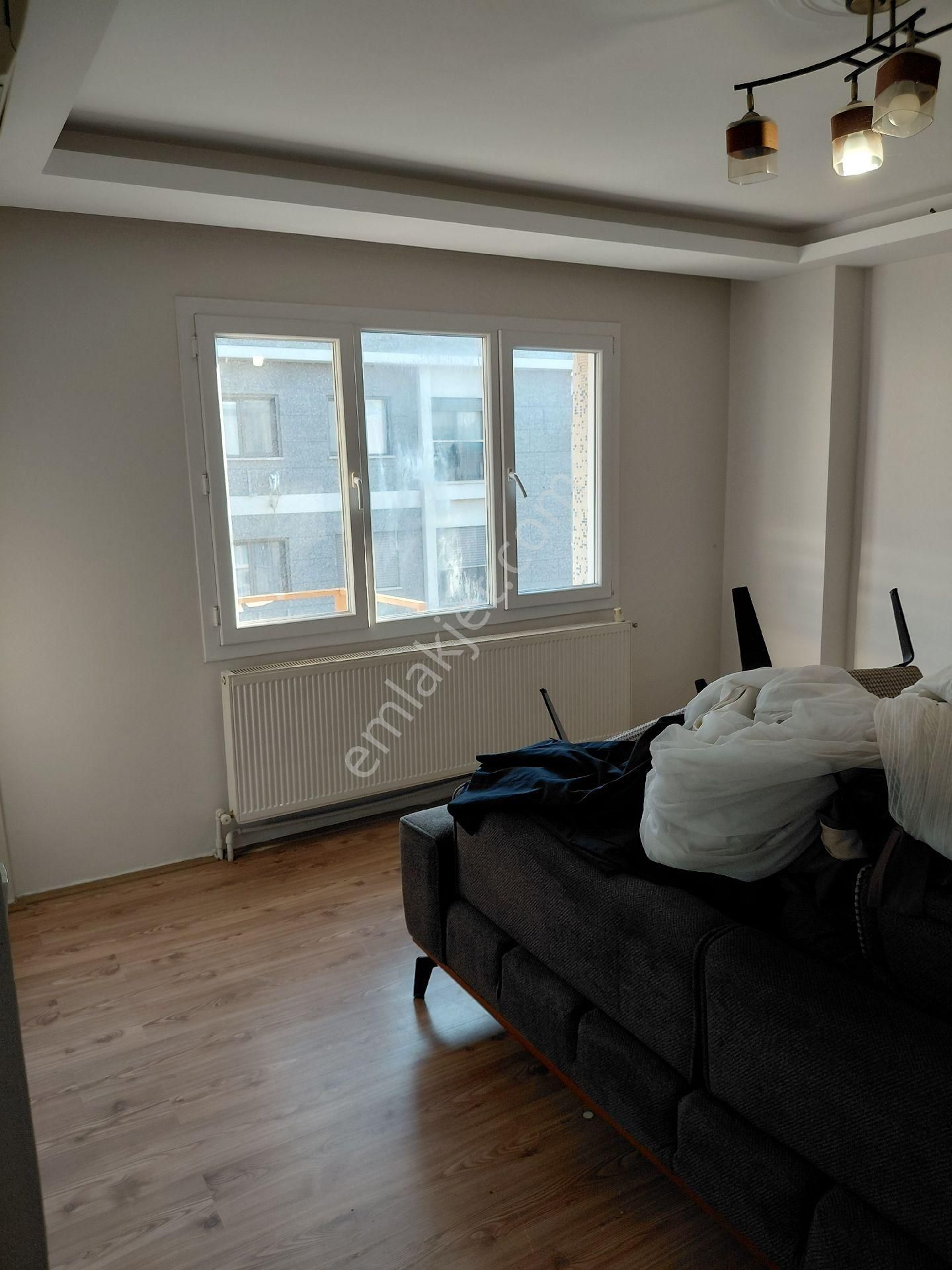 Buca Efeler Mahallesinde Kiralık Okul Yolunda 3+1 4.kat 120m2 Doğalgazlı Çift Balkonlu Klasik Daire