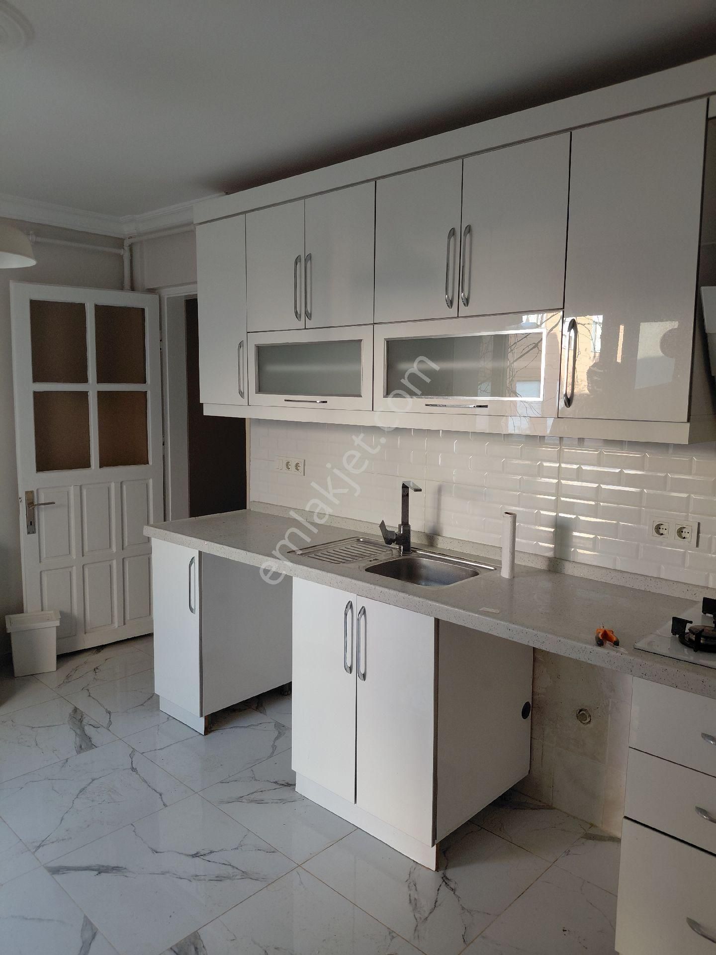 Buca Efeler Mahallesinde Kiralık Okul Yolunda 3+1 4.kat 120m2 Doğalgazlı Çift Balkonlu Klasik Daire - Görsel 16