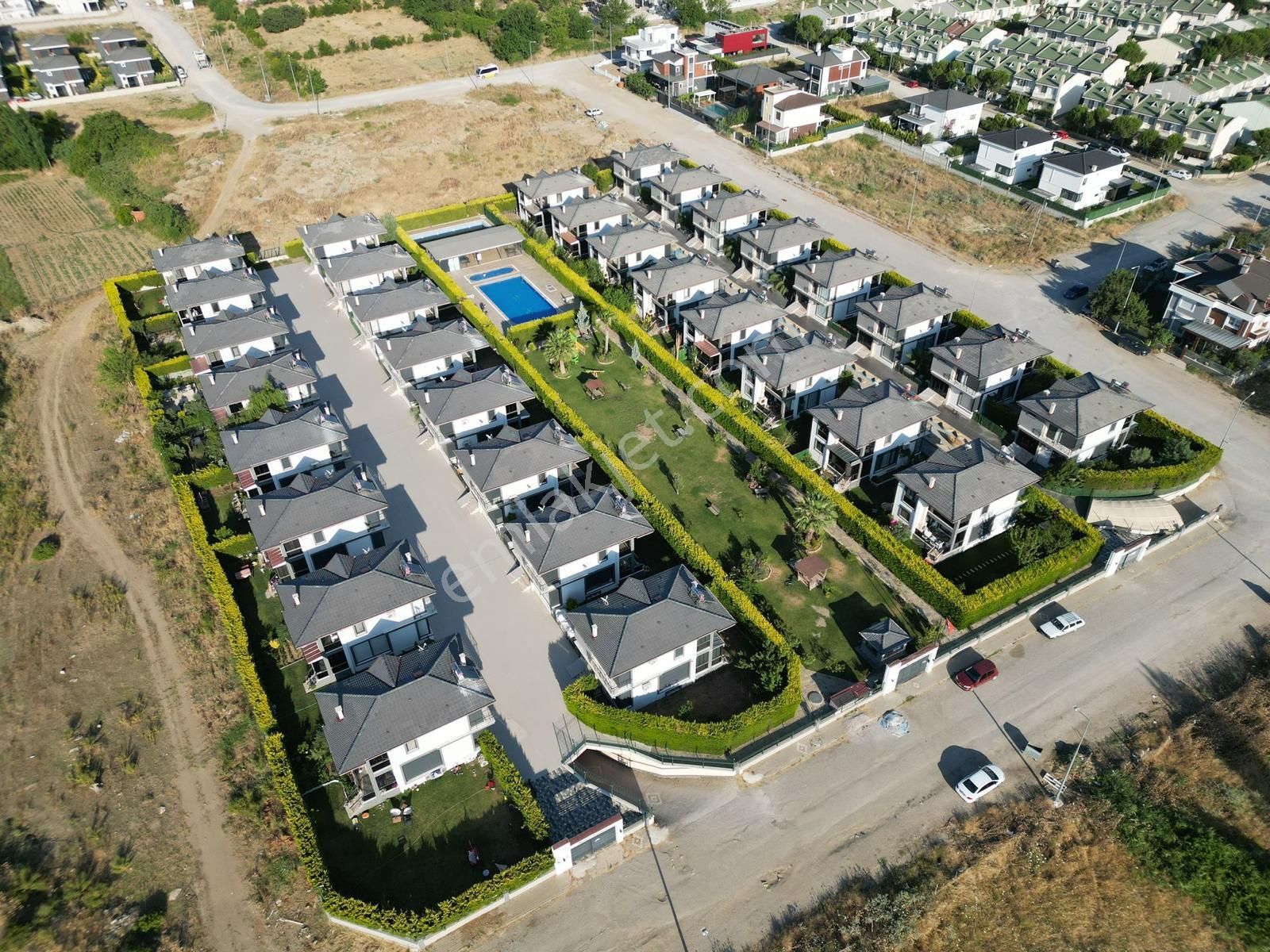 Yükselden Hamidiyede Havuzlu Sitede Bağımsız Bahçeli 5+1 Villa ▓ - Görsel 33