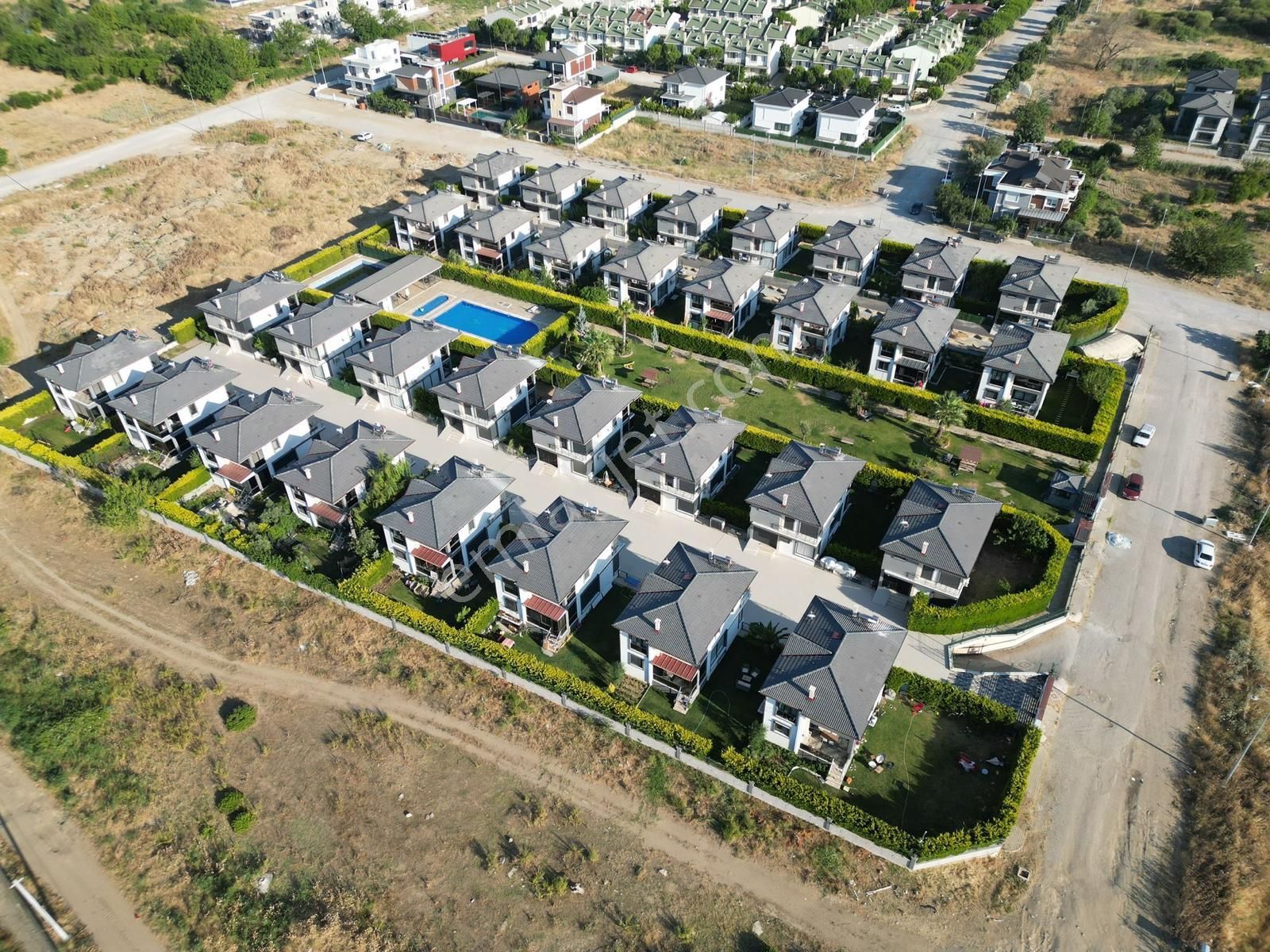 Yükselden Hamidiyede Havuzlu Sitede Bağımsız Bahçeli 5+1 Villa ▓ - Görsel 34