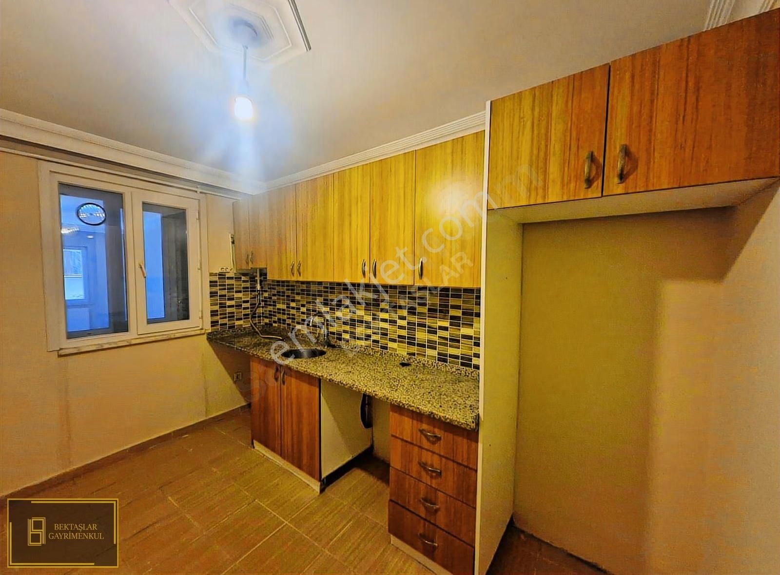 Zümrütevlerde;ulaşımı Kolay,kombili,bahçe Teraslı,geniş (2+1) - Görsel 10