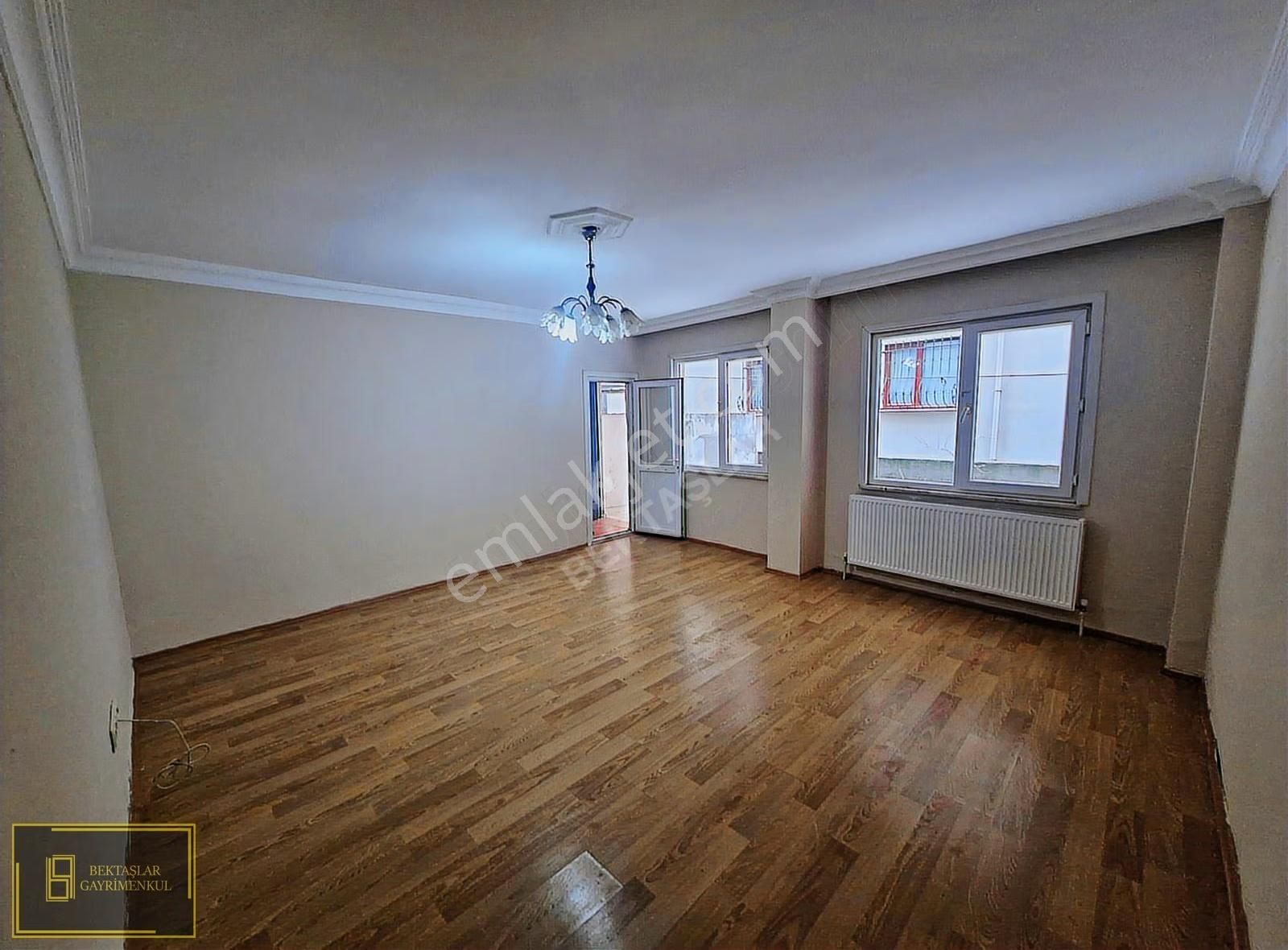 Zümrütevlerde;ulaşımı Kolay,kombili,bahçe Teraslı,geniş (2+1) - Görsel 9