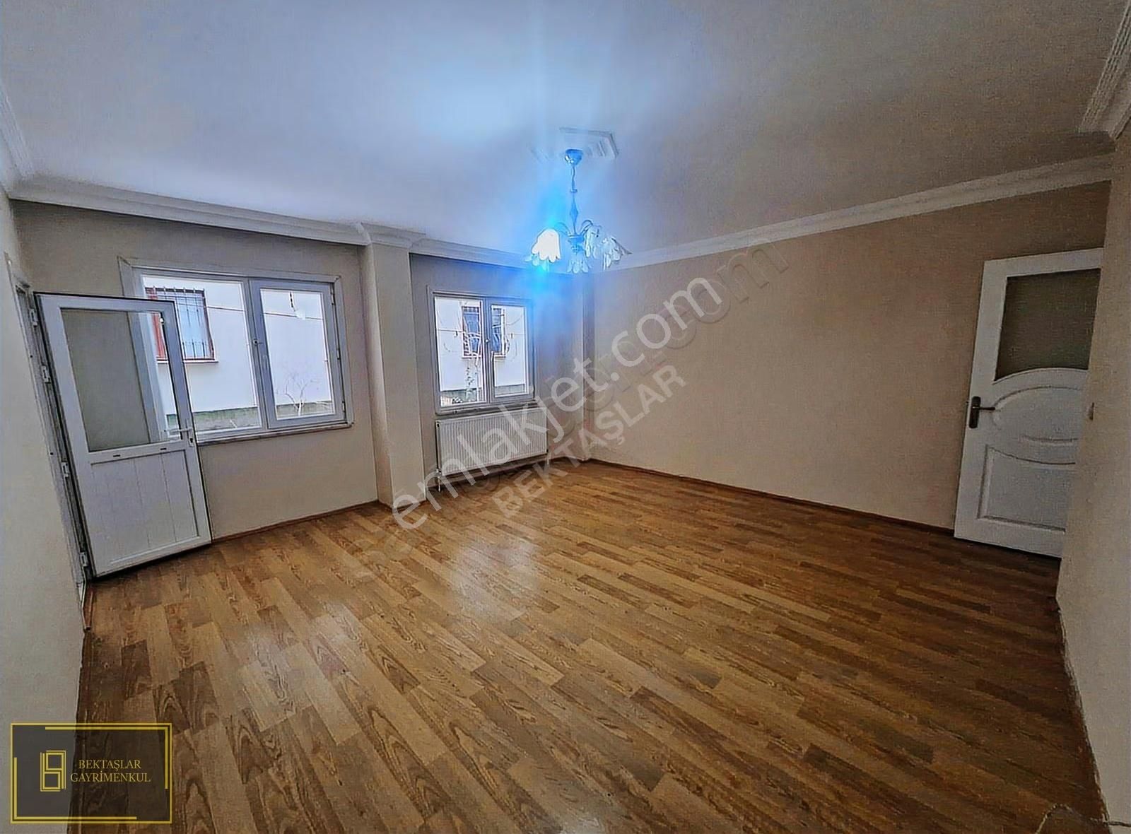 Zümrütevlerde;ulaşımı Kolay,kombili,bahçe Teraslı,geniş (2+1) - Görsel 17