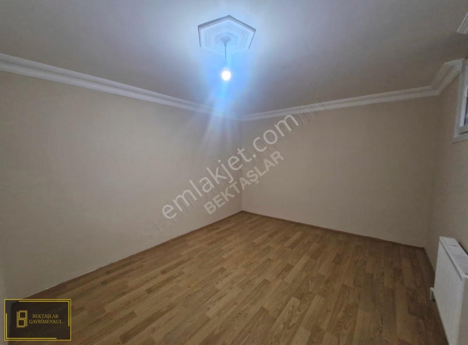 Zümrütevlerde;ulaşımı Kolay,kombili,bahçe Teraslı,geniş (2+1) - Görsel 4