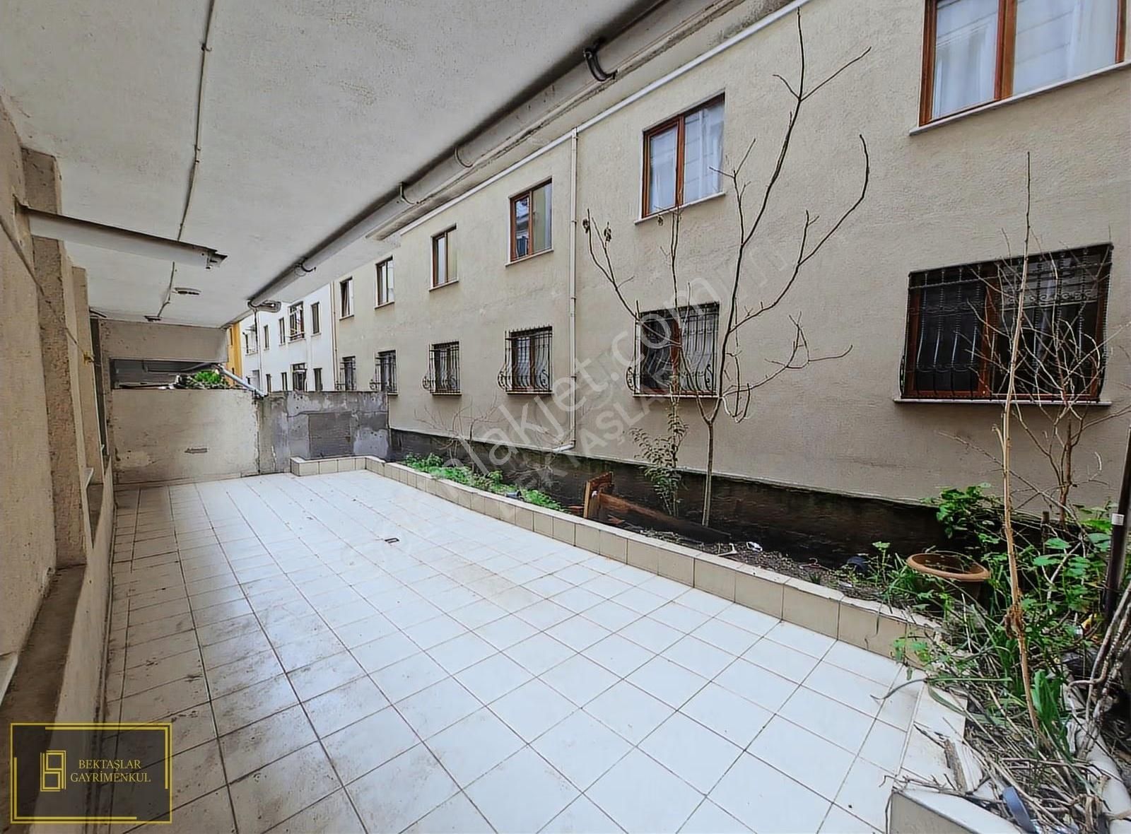 Zümrütevlerde;ulaşımı Kolay,kombili,bahçe Teraslı,geniş (2+1) - Görsel 21