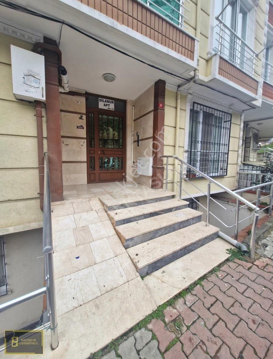 Zümrütevlerde;ulaşımı Kolay,kombili,bahçe Teraslı,geniş (2+1) - Görsel 24