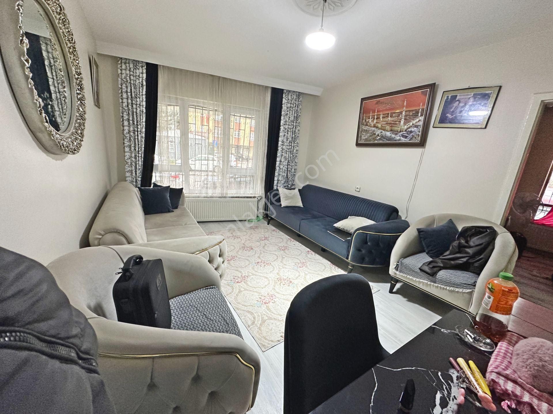 Dikimevi Metro Yakınında Ön Cephede Balkonlu 2+1 Satılık Daire