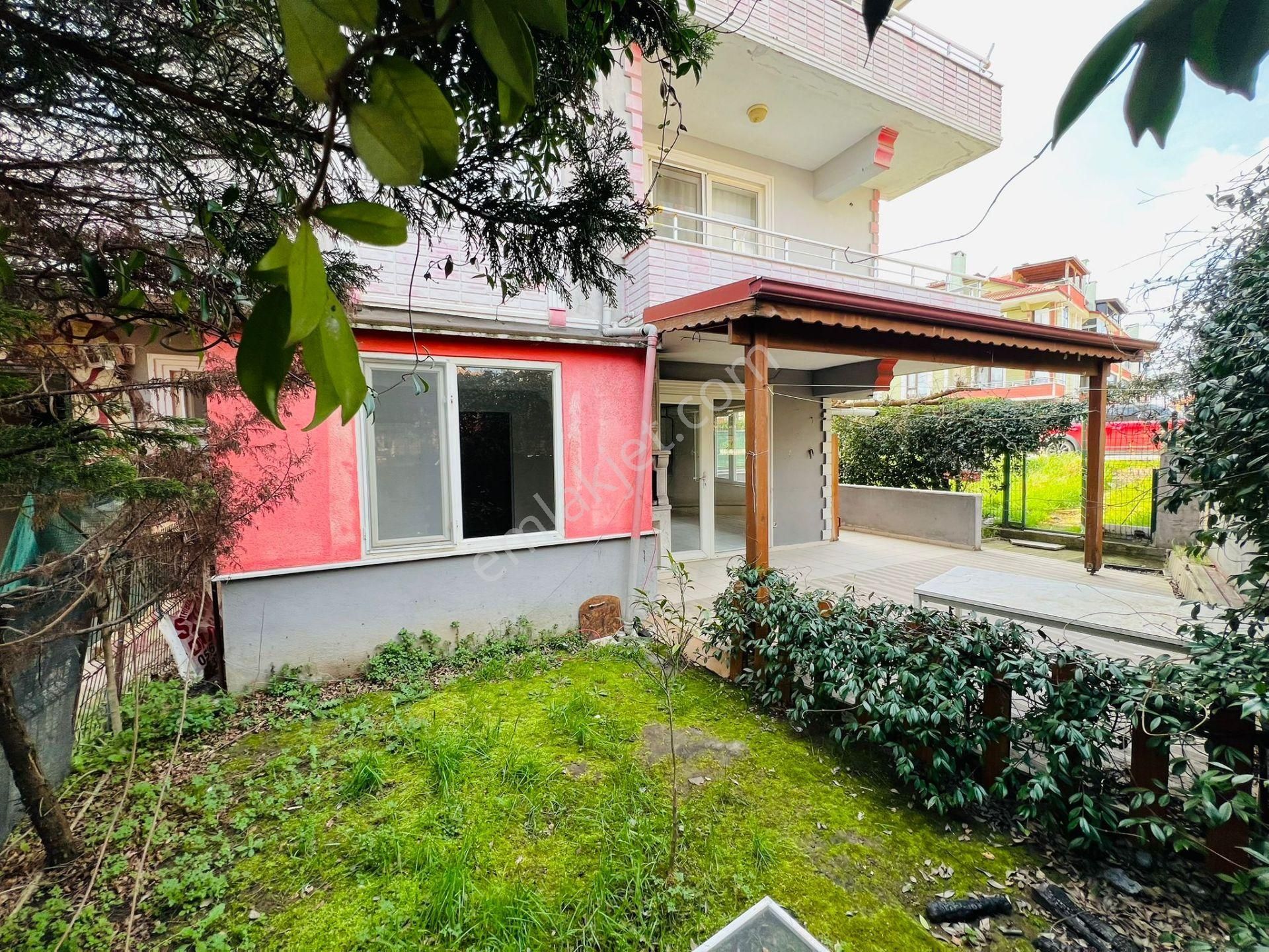 Karasu Sahil Merkezde Bahçe Kullanımlı 2+1 Daire..