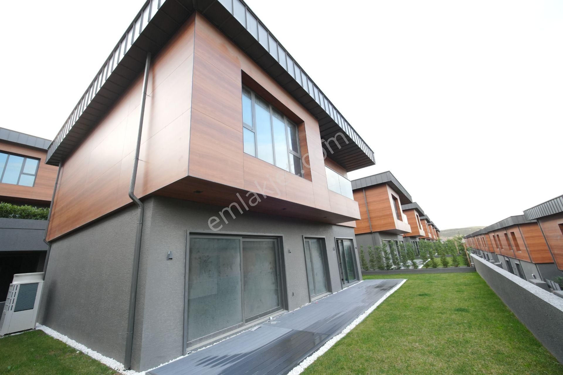 Mevsim İstanbul Bahçeşehir 7+2 Müstakil Tripleks Satılık Villa - Görsel 5