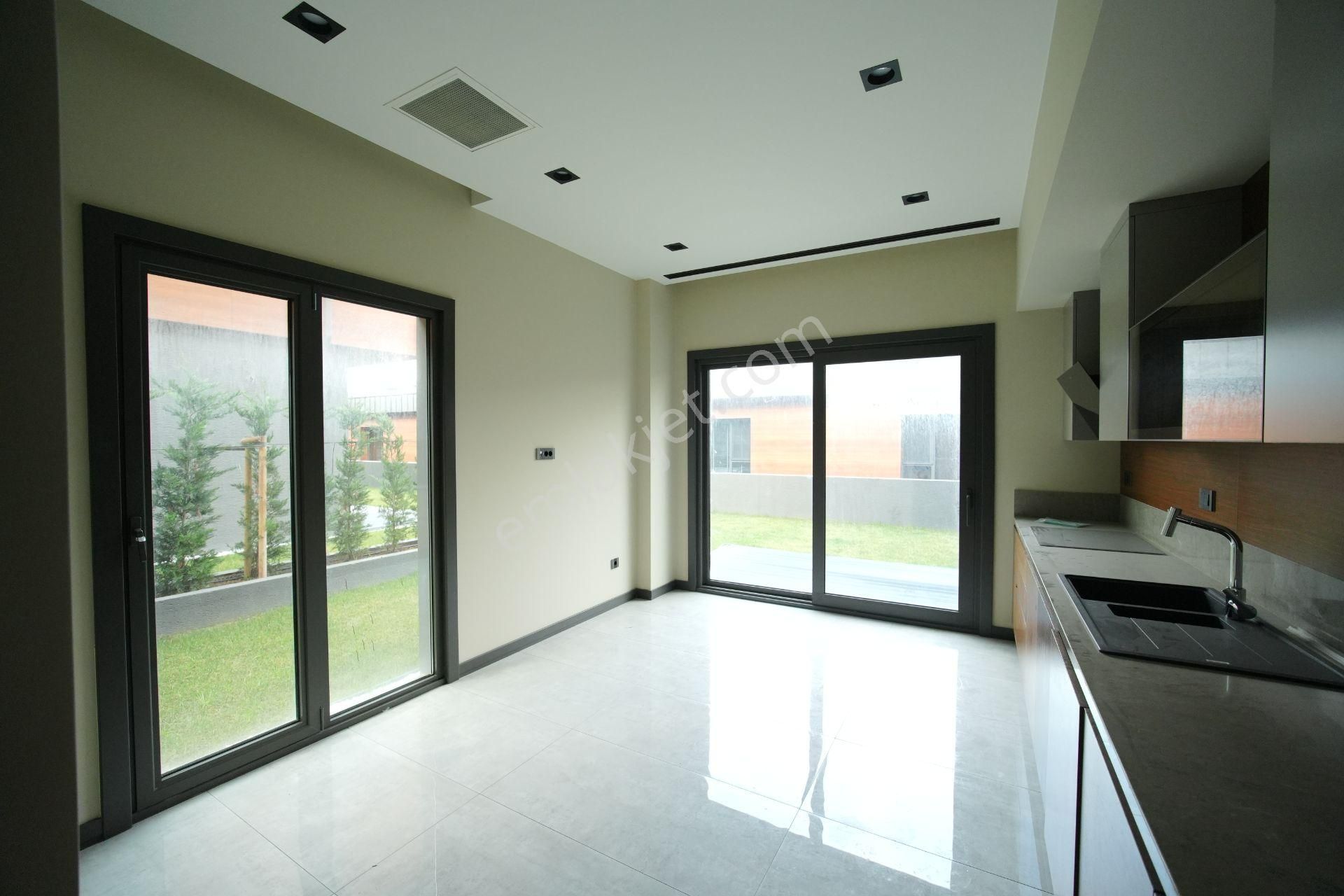 Mevsim İstanbul Bahçeşehir 7+2 Müstakil Tripleks Satılık Villa - Görsel 7