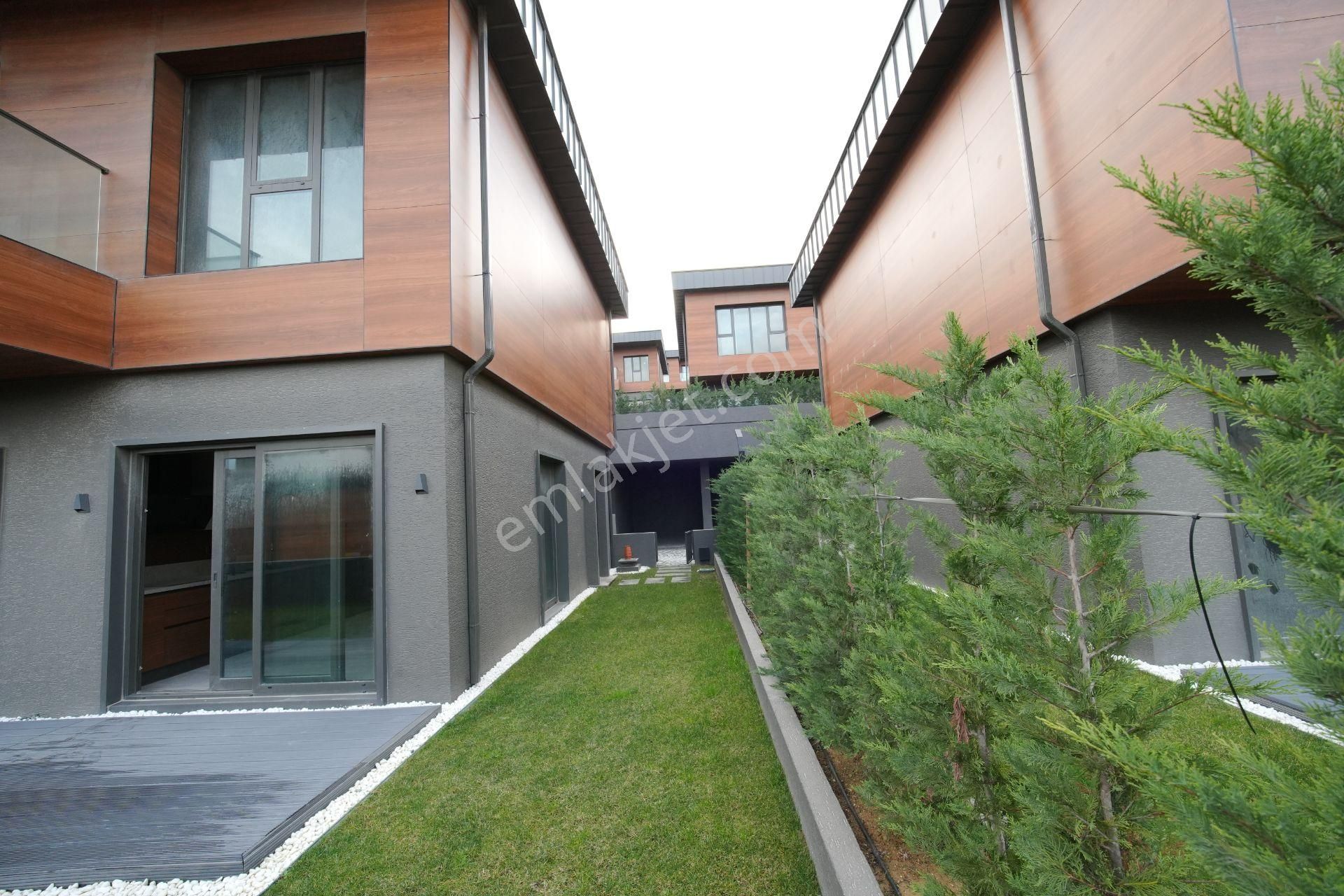 Mevsim İstanbul Bahçeşehir 7+2 Müstakil Tripleks Satılık Villa - Görsel 2